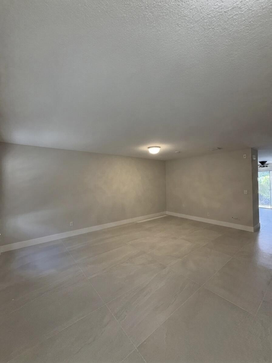 SUMMIT LAKE - Residential