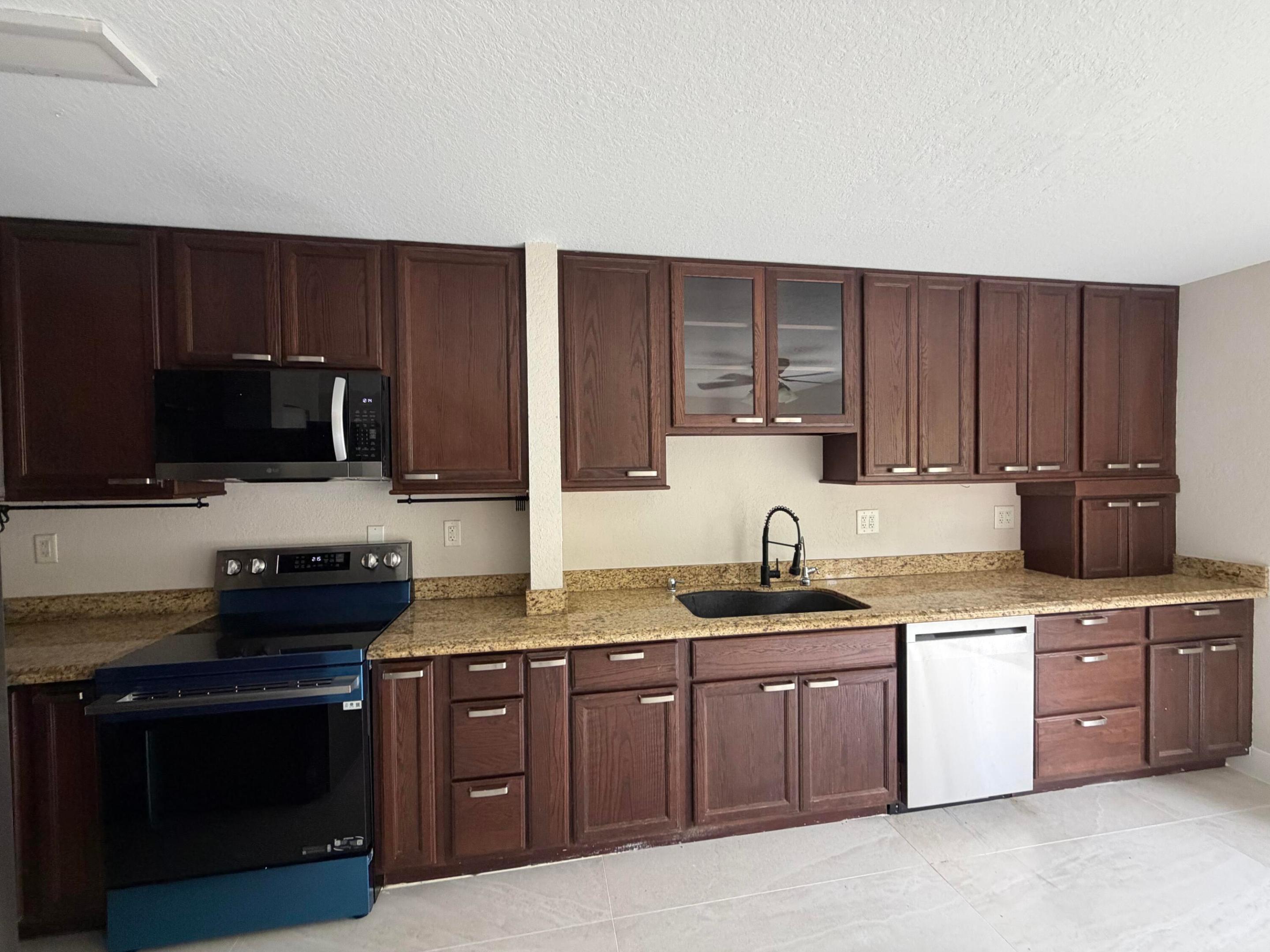 SUMMIT LAKE - Residential