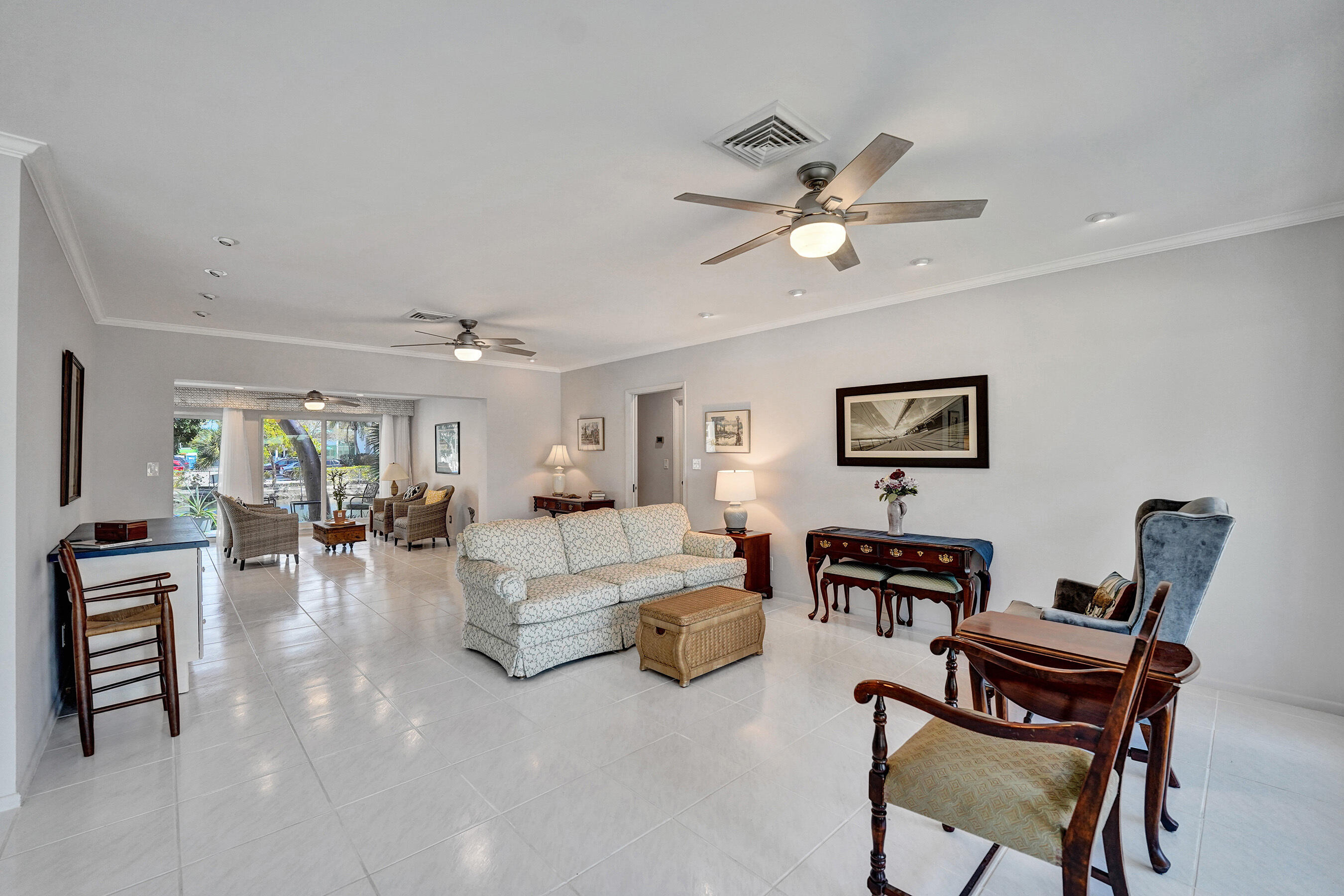 PALM YACHT & BEACH CLUB - Residential