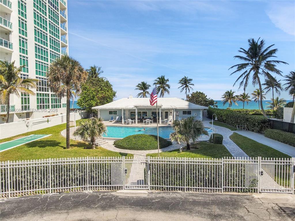 PALM YACHT & BEACH CLUB - Residential