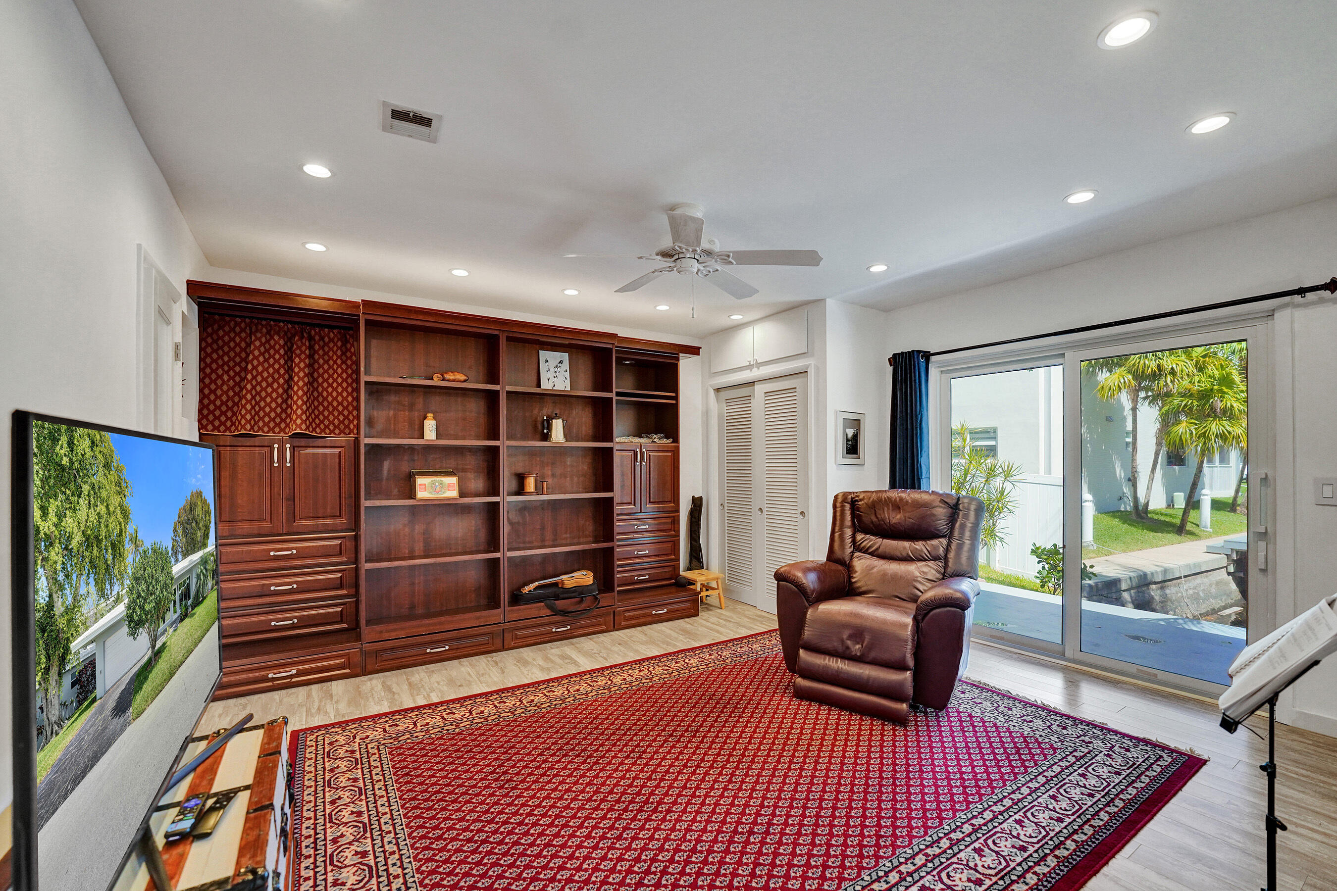 PALM YACHT & BEACH CLUB - Residential