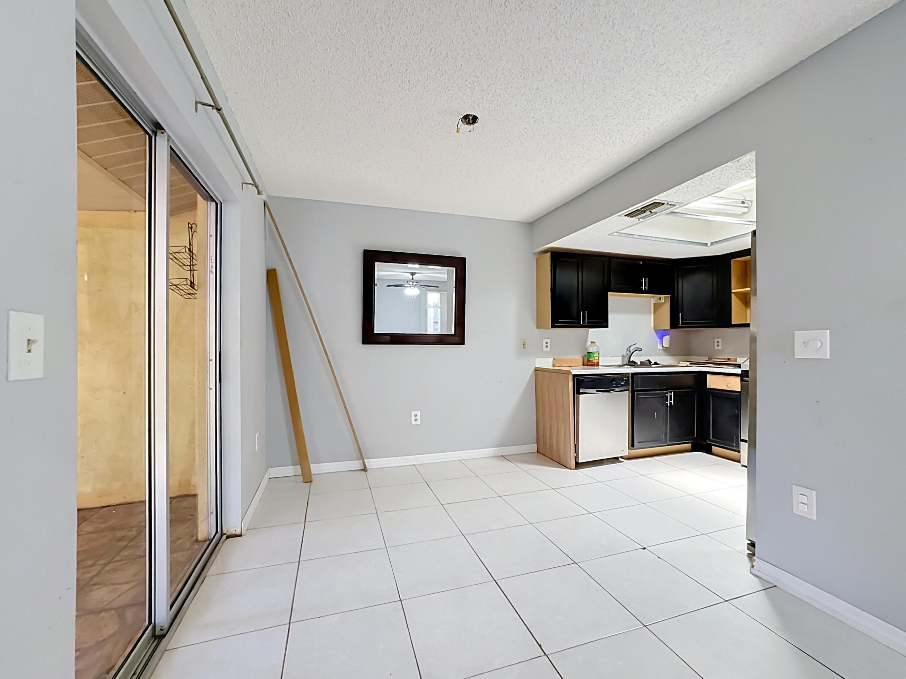ROYAL PALM VILLAS - Residential
