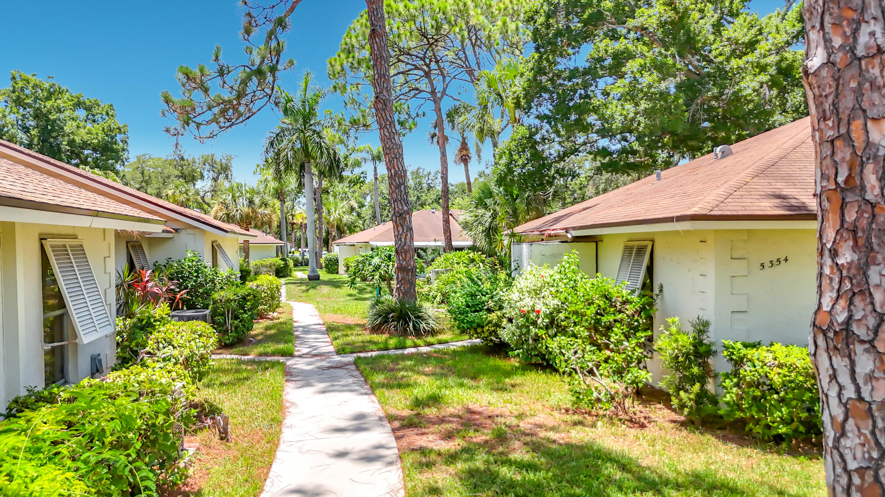 ROYAL PALM VILLAS - Residential