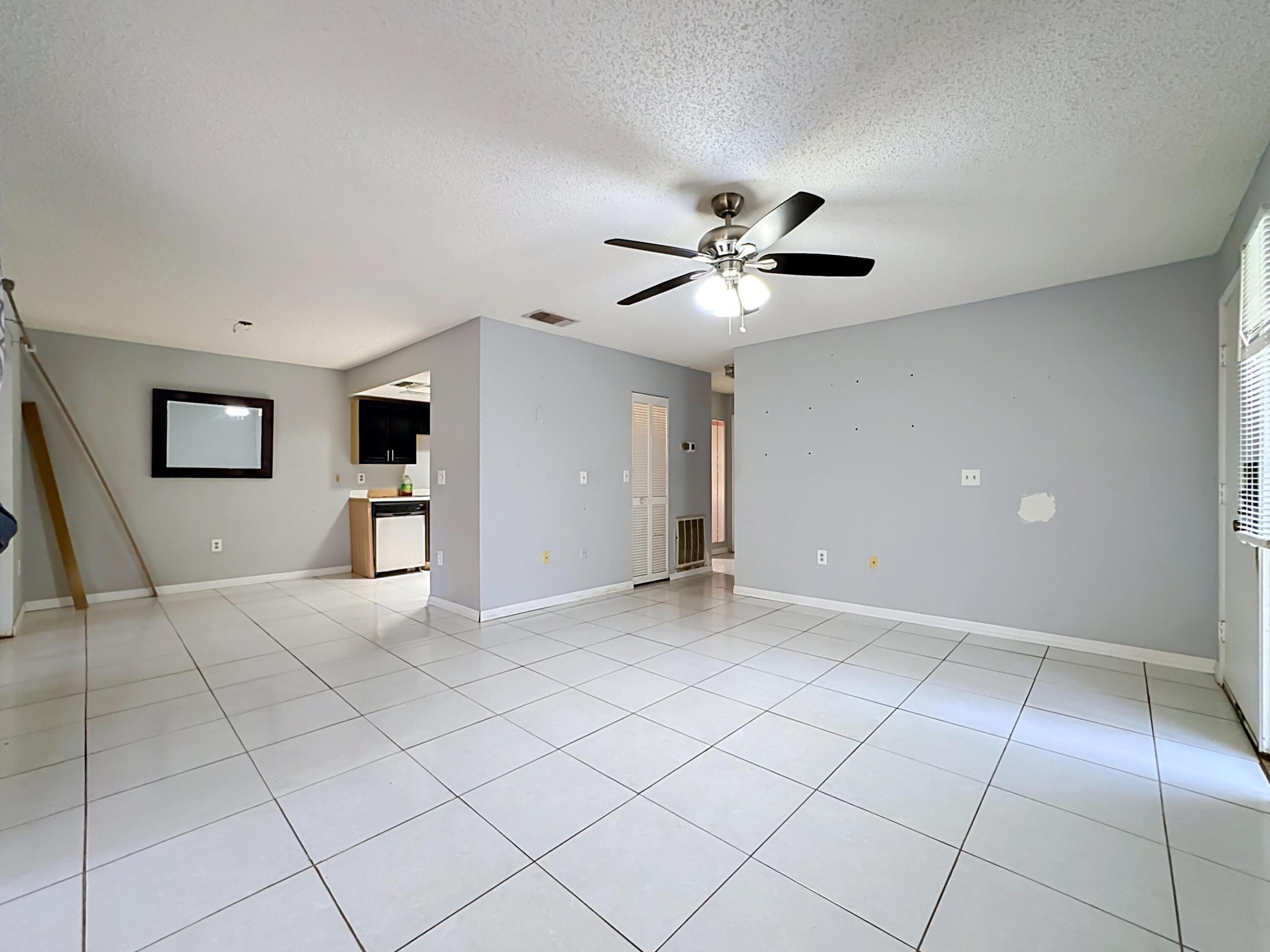 ROYAL PALM VILLAS - Residential