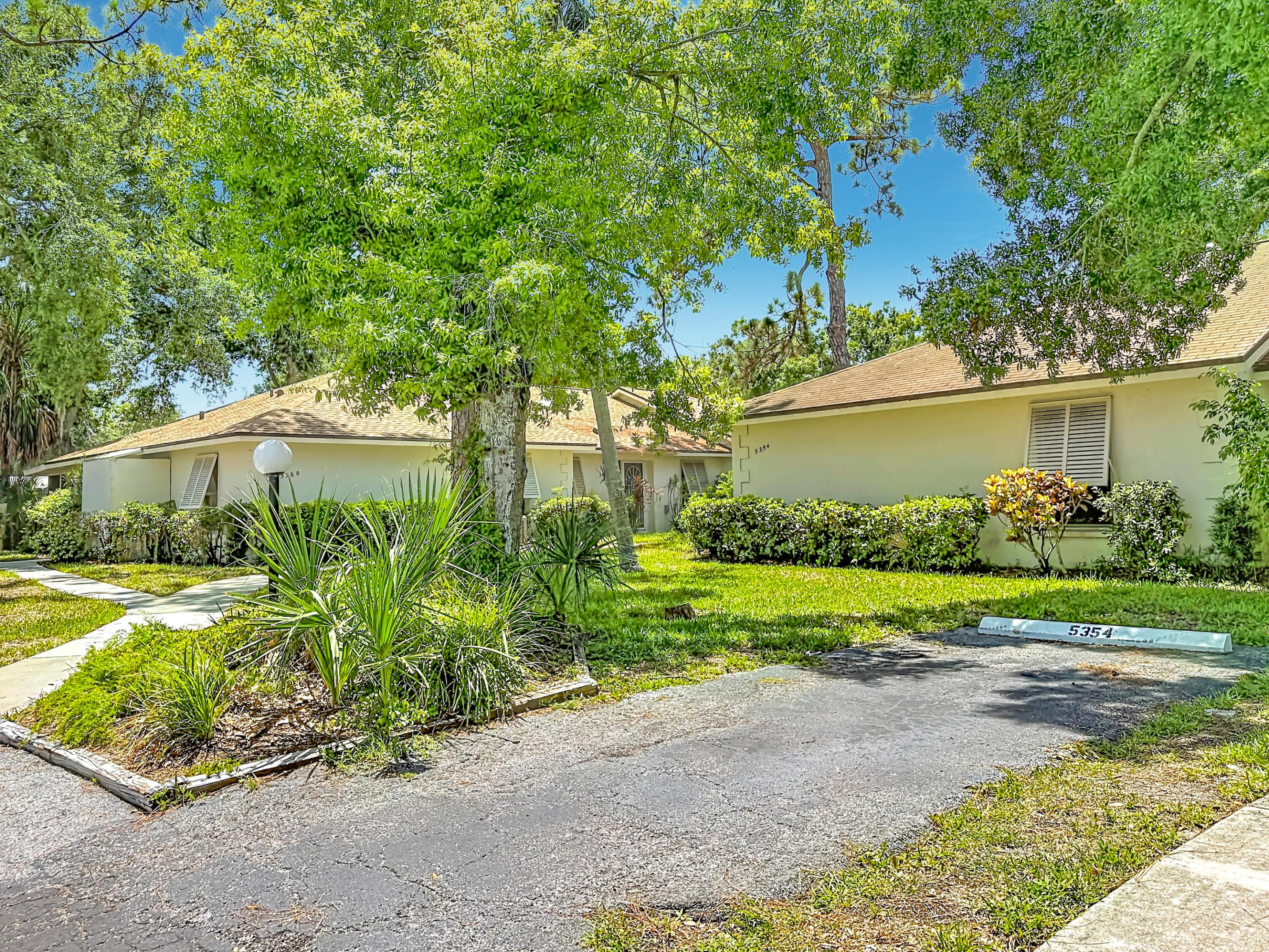 ROYAL PALM VILLAS - Residential