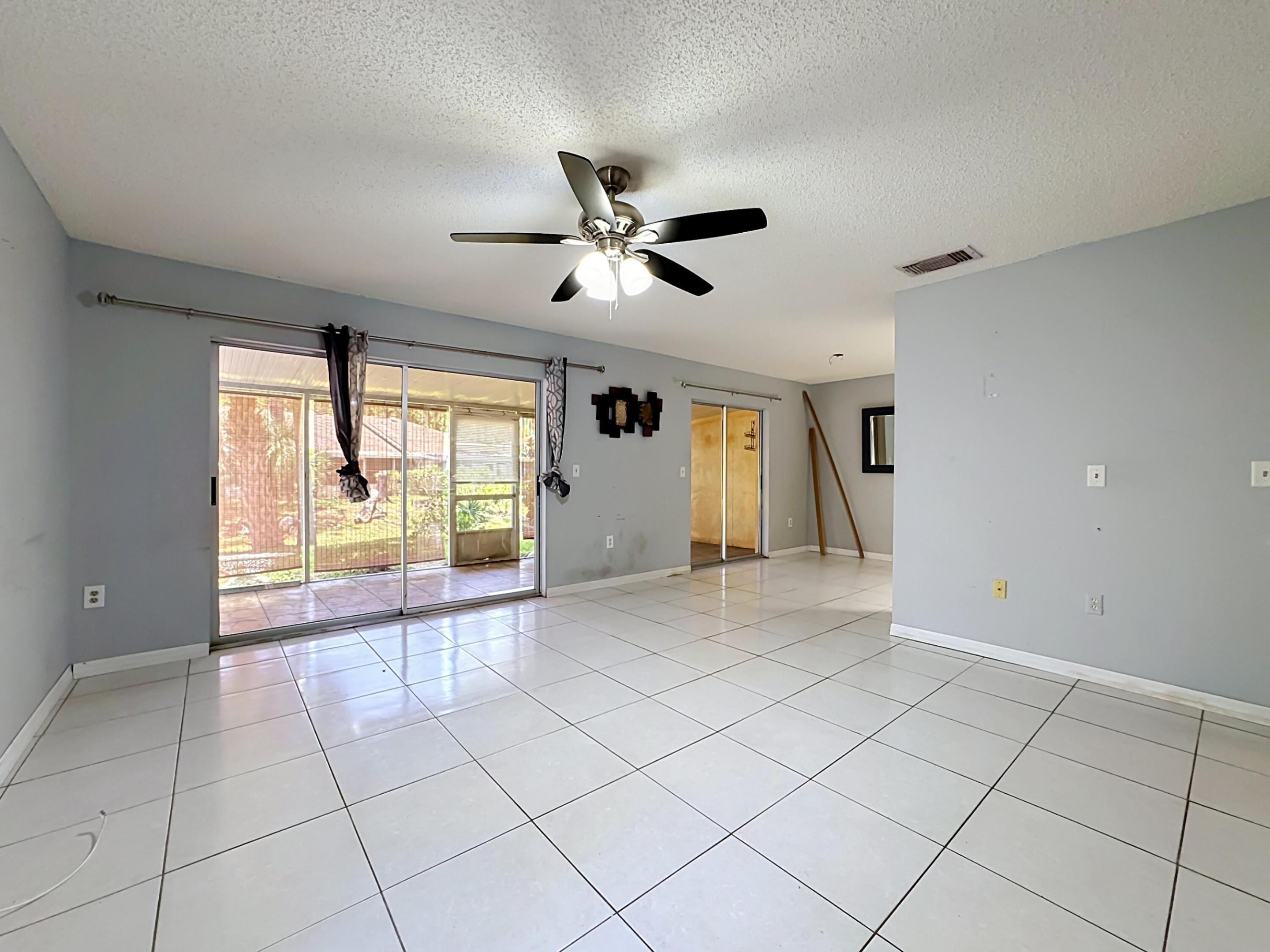 ROYAL PALM VILLAS - Residential