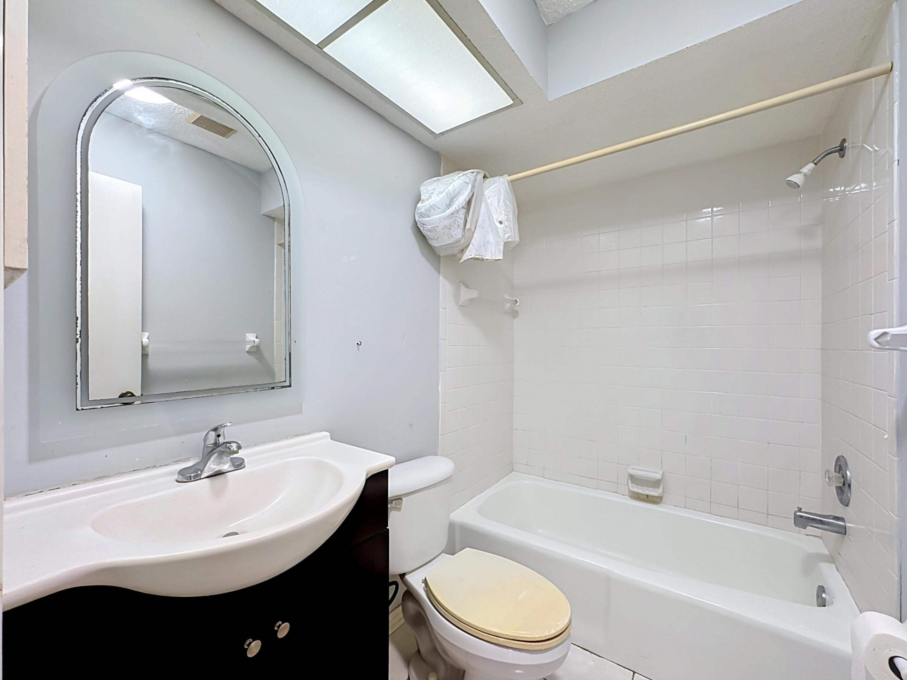 ROYAL PALM VILLAS - Residential