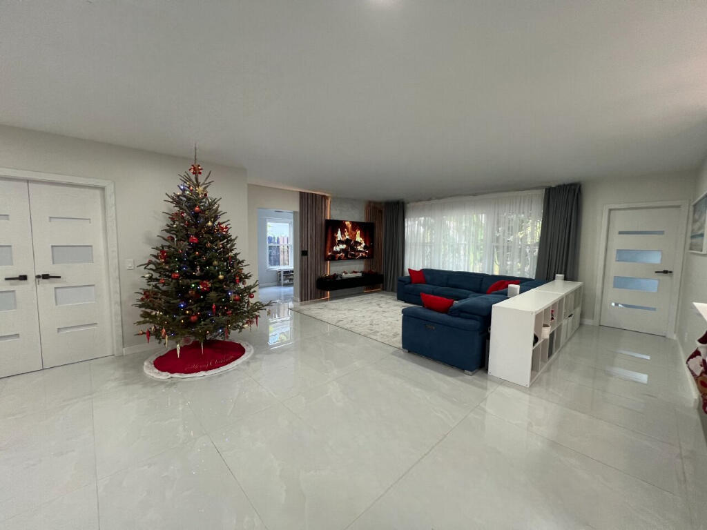 Hollywood Lakes Sec 1-32 - Residential
