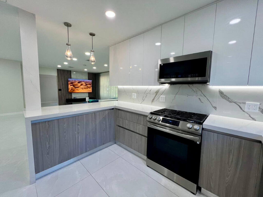Hollywood Lakes Sec 1-32 - Residential