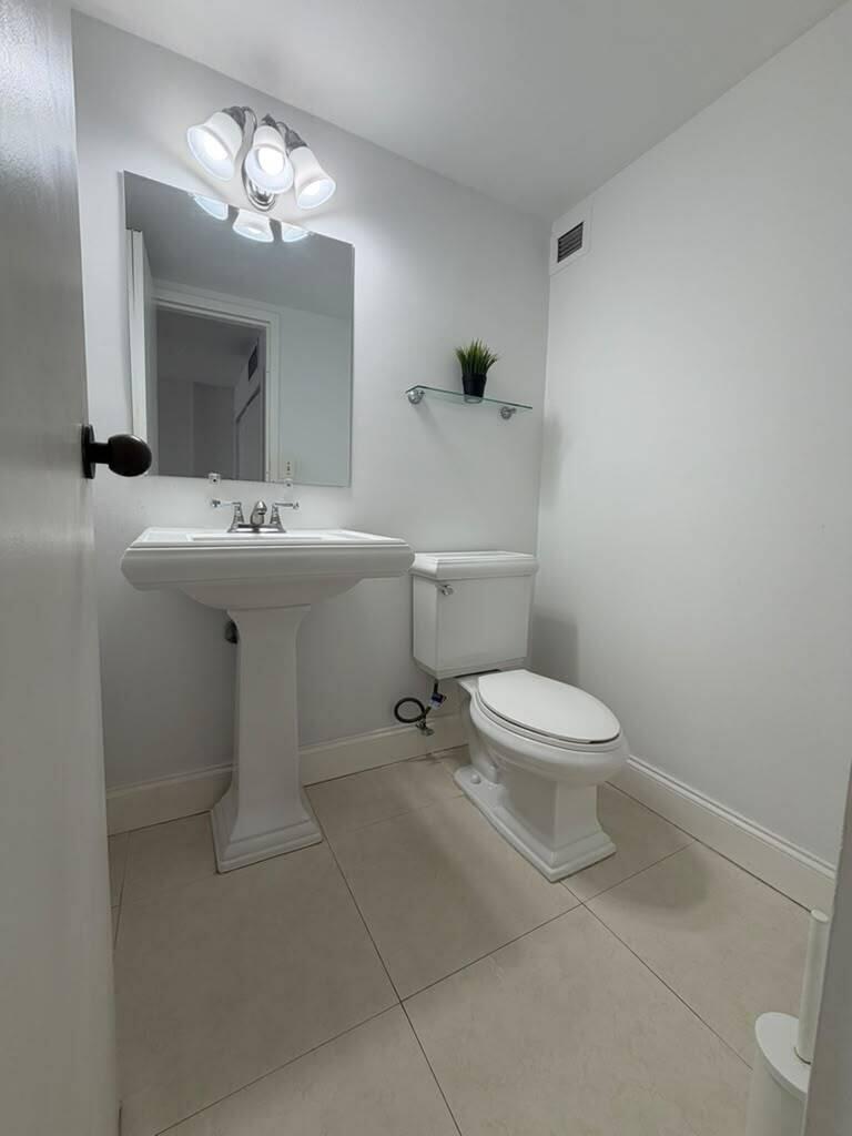 PLAZA OF AMERICAS CONDO PART 4 - Residential Lease