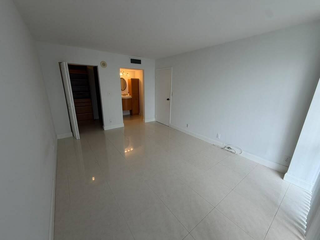 PLAZA OF AMERICAS CONDO PART 4 - Residential Lease