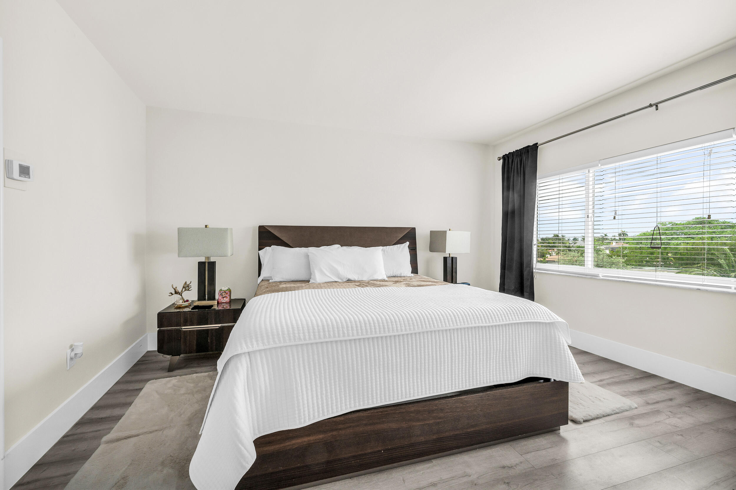 FOUR SEASONS CONDO - Residential