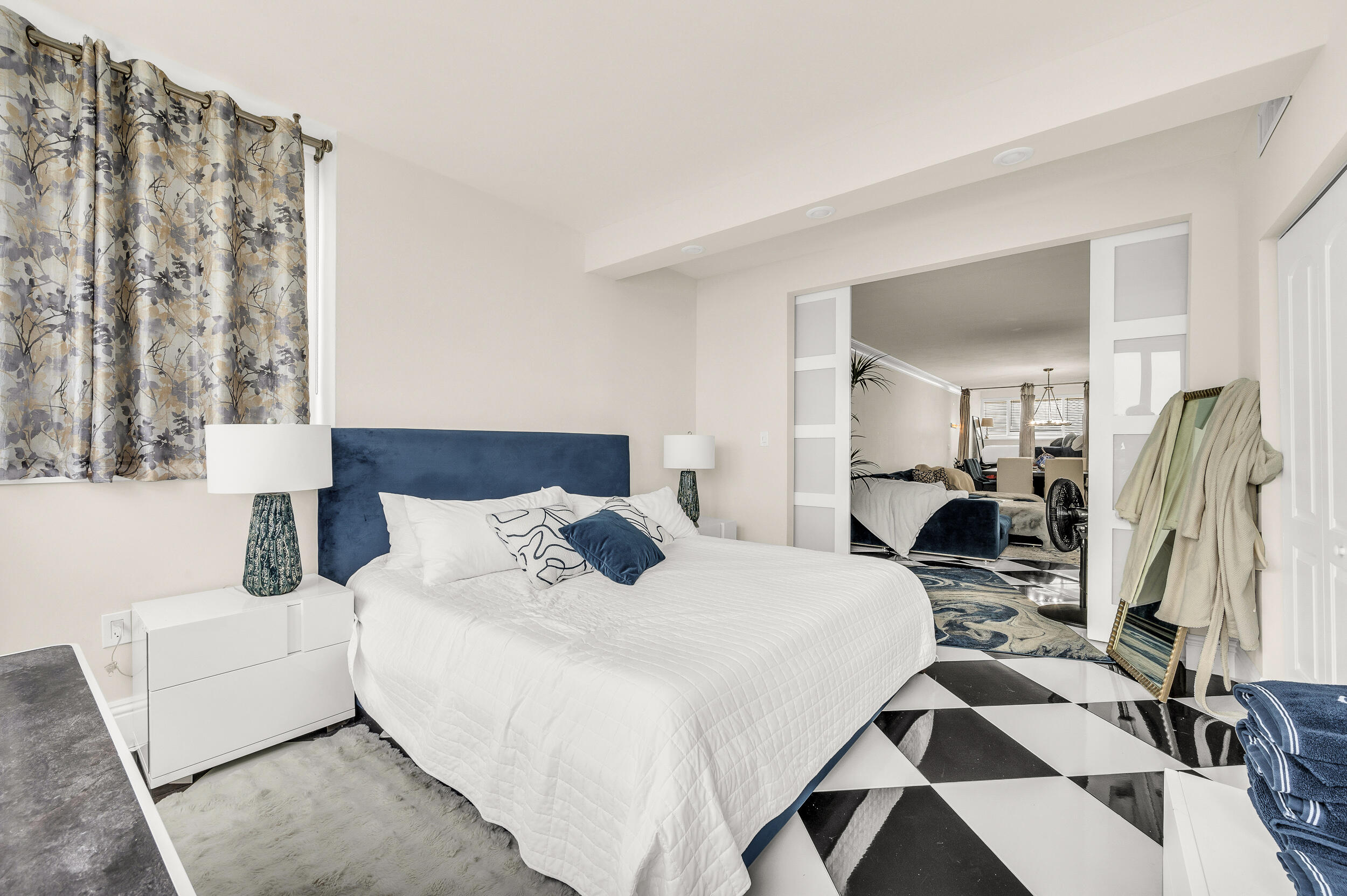 FOUR SEASONS CONDO - Residential