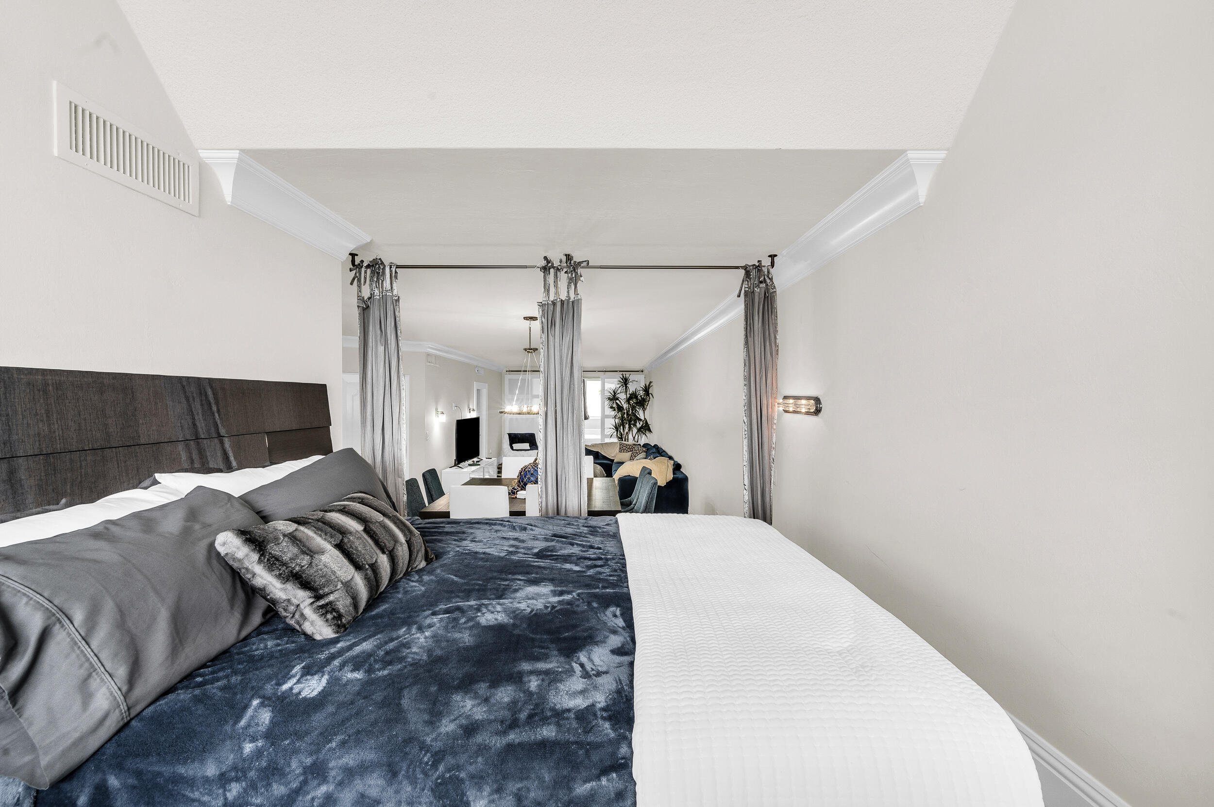 FOUR SEASONS CONDO - Residential