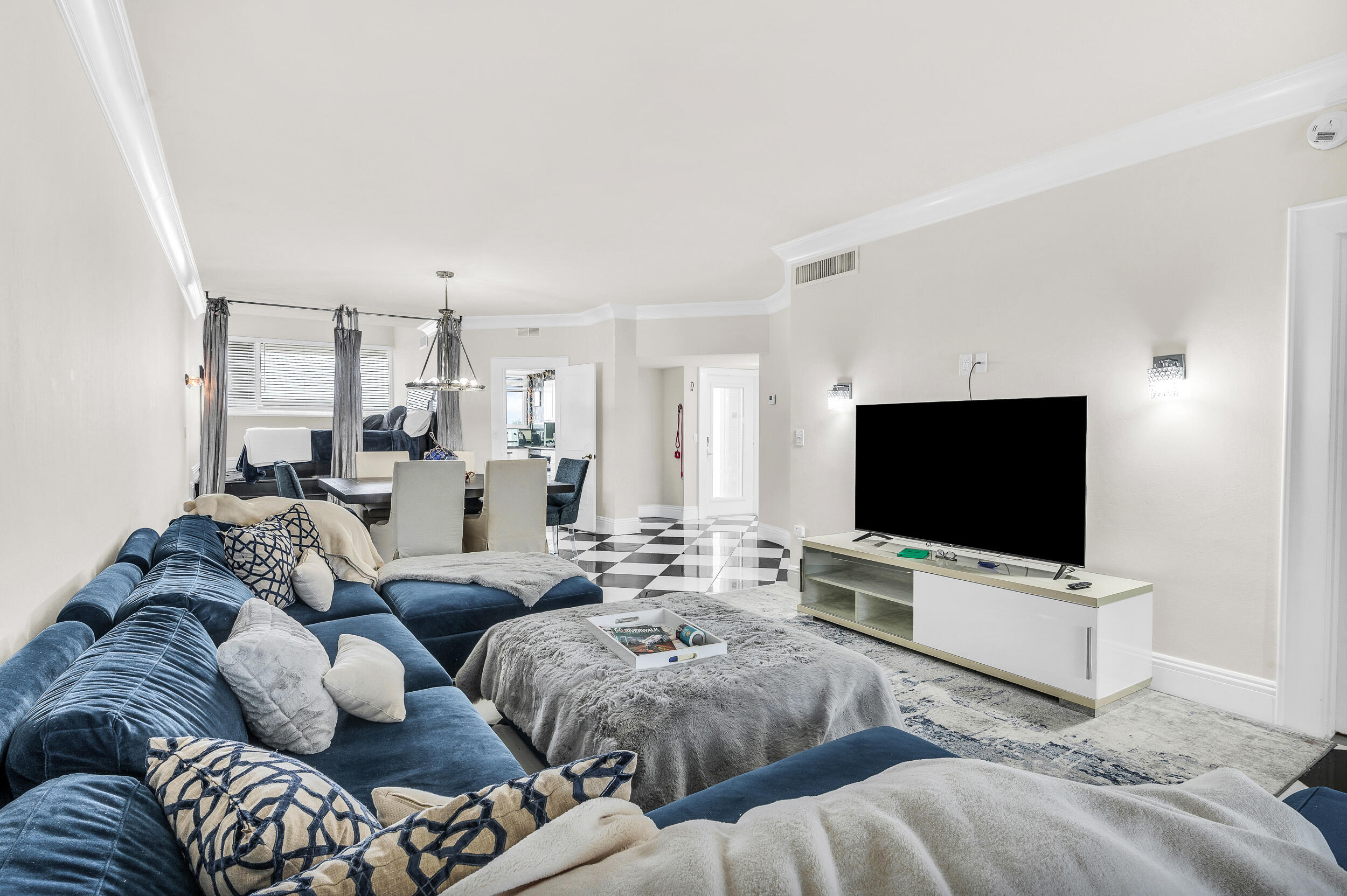 FOUR SEASONS CONDO - Residential