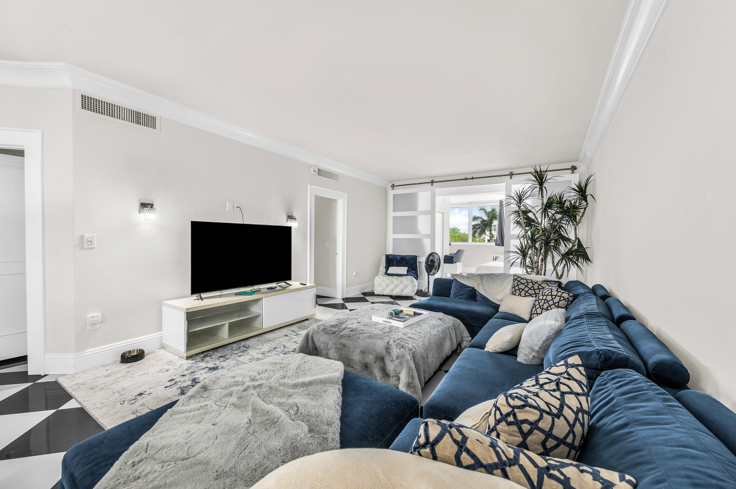 FOUR SEASONS CONDO - Residential