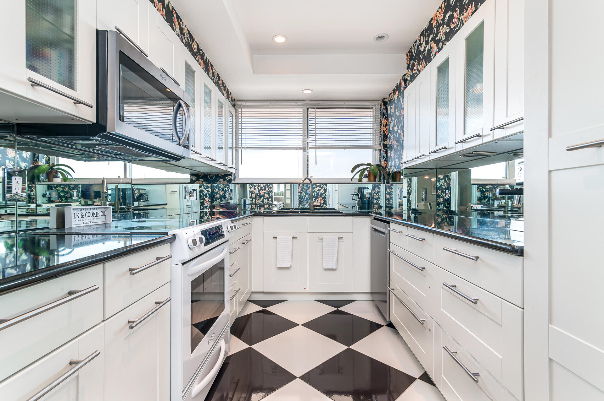 FOUR SEASONS CONDO - Residential