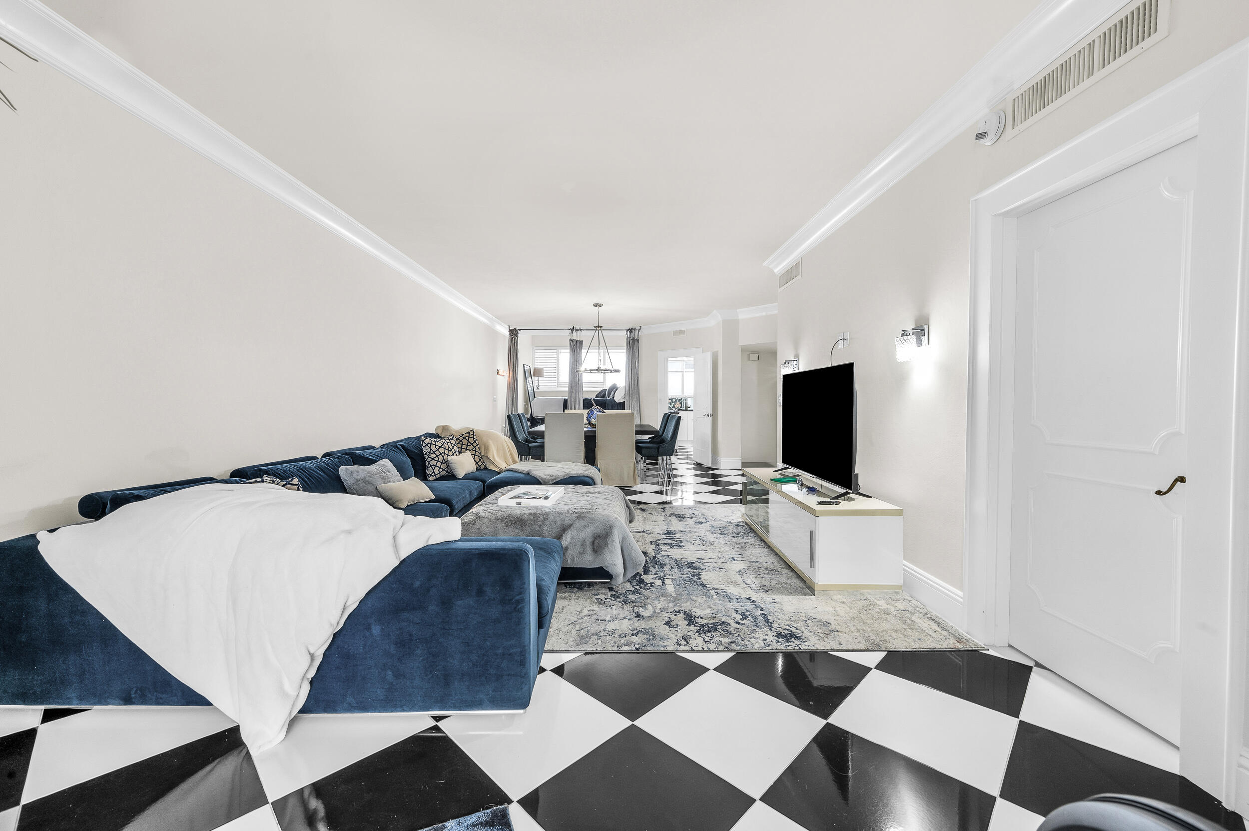 FOUR SEASONS CONDO - Residential