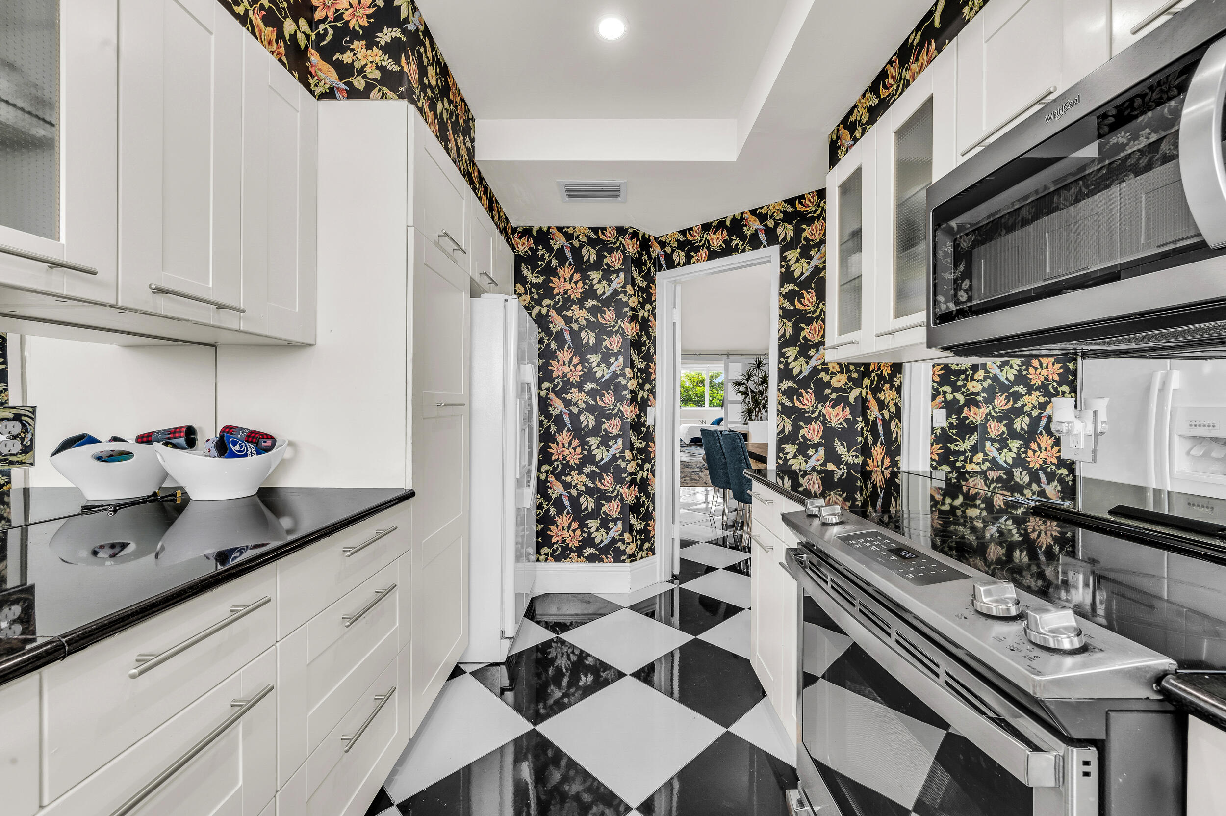 FOUR SEASONS CONDO - Residential
