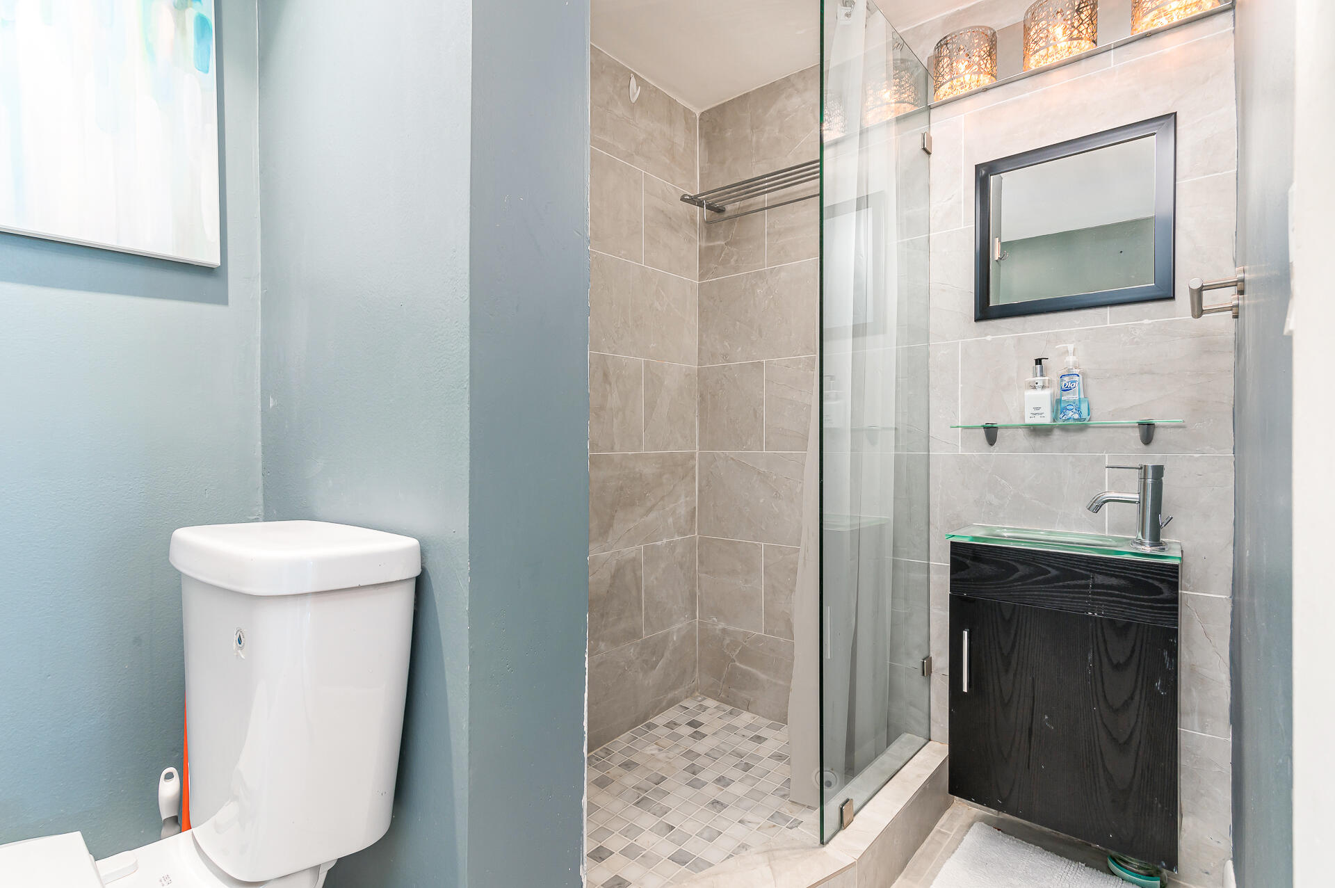 FOUR SEASONS CONDO - Residential
