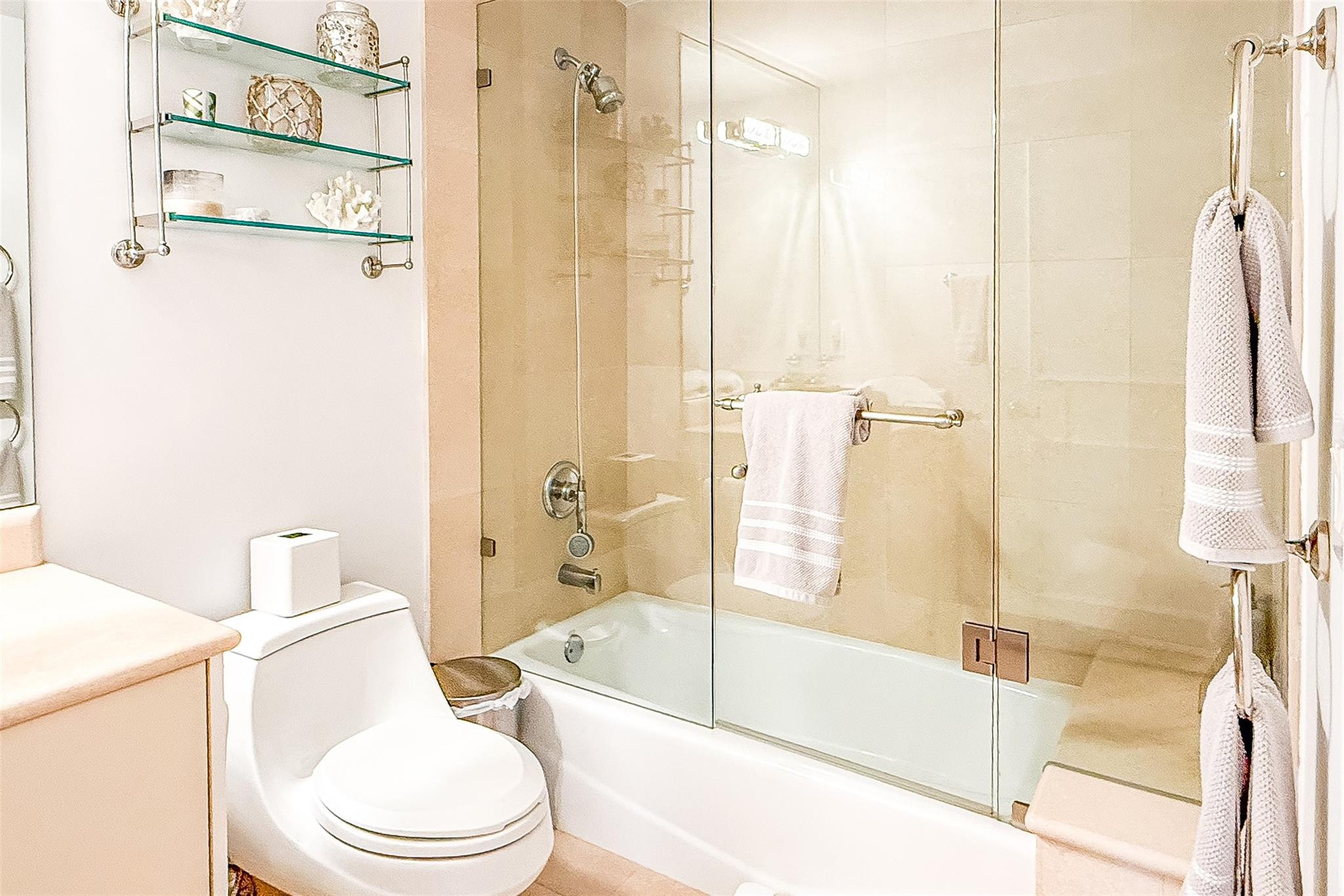 PALMS TOWER TWO CONDO - Residential Lease