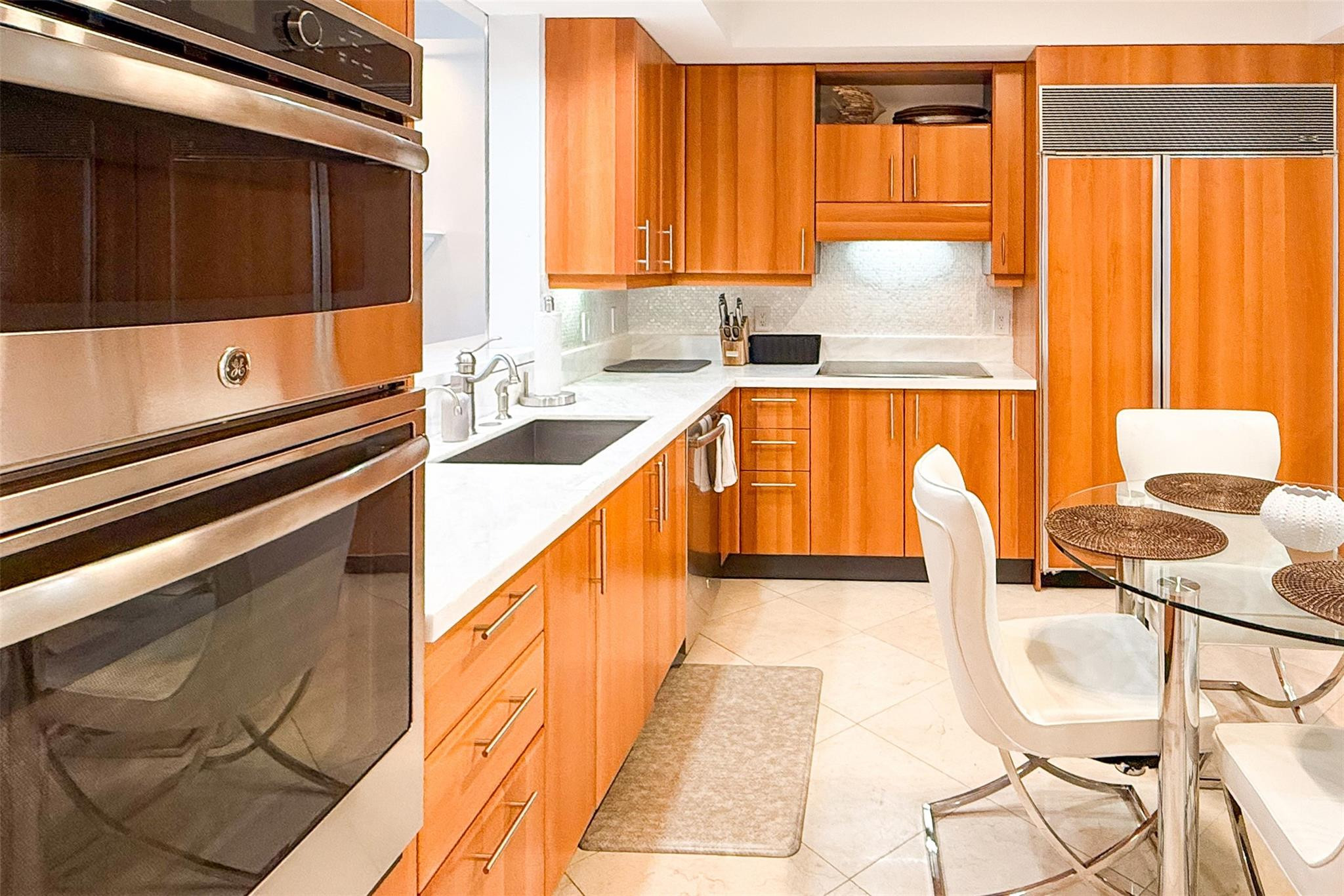 PALMS TOWER TWO CONDO - Residential Lease