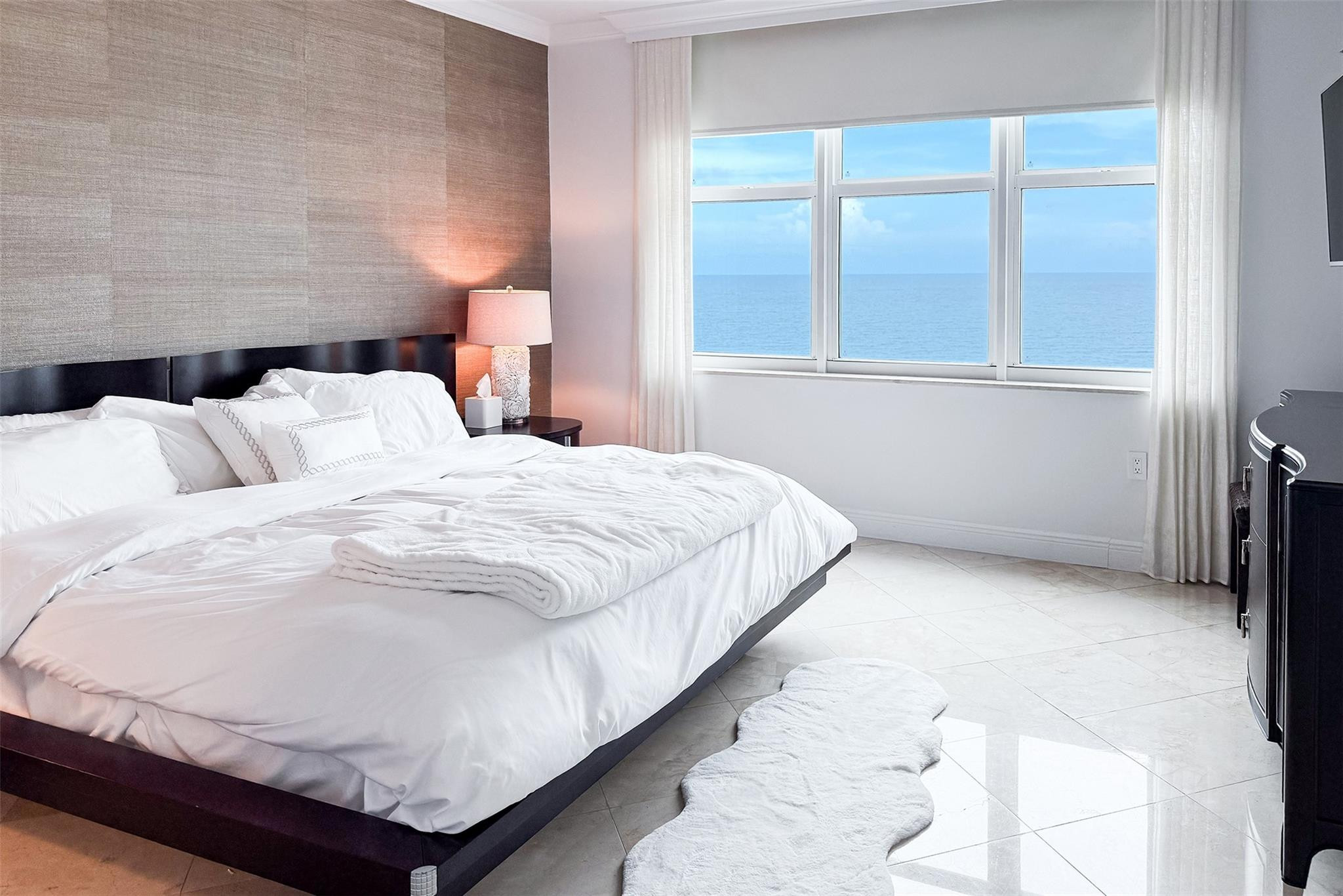 PALMS TOWER TWO CONDO - Residential Lease