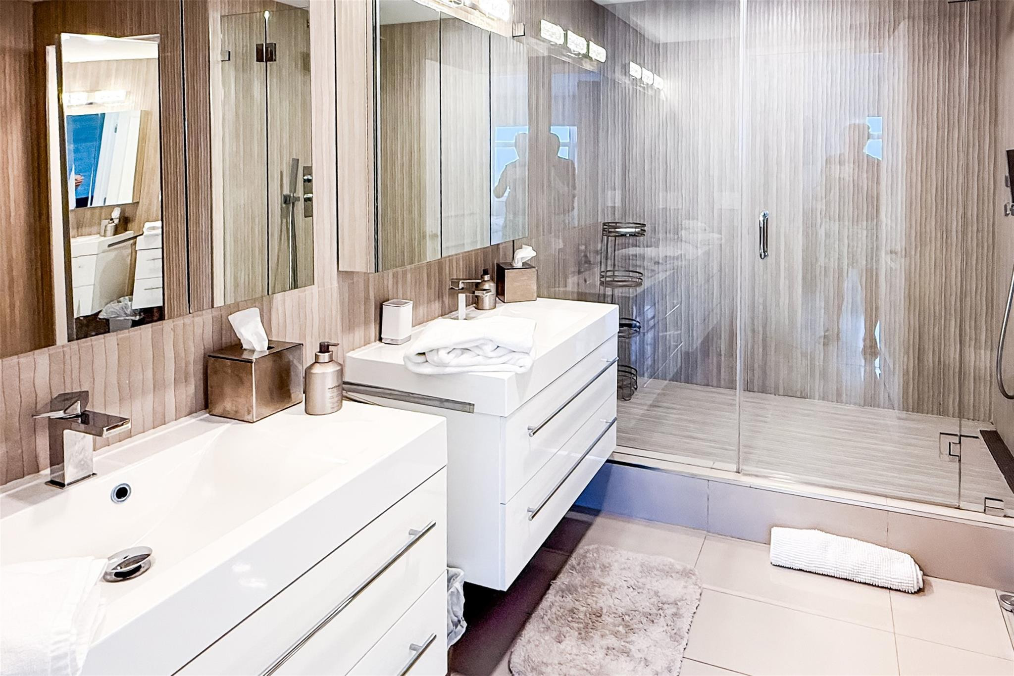 PALMS TOWER TWO CONDO - Residential Lease