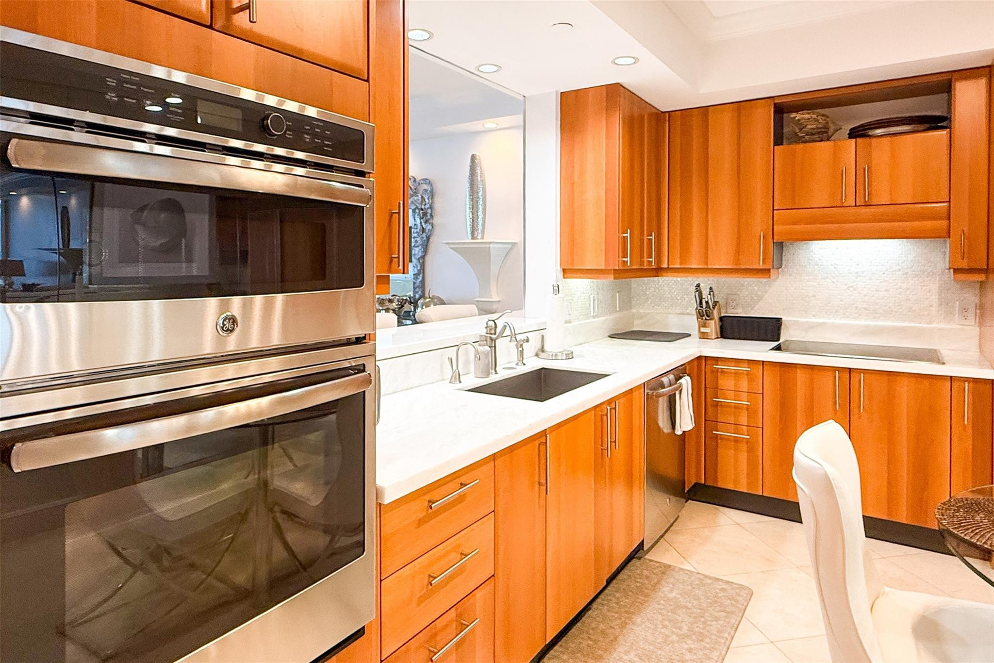 PALMS TOWER TWO CONDO - Residential Lease