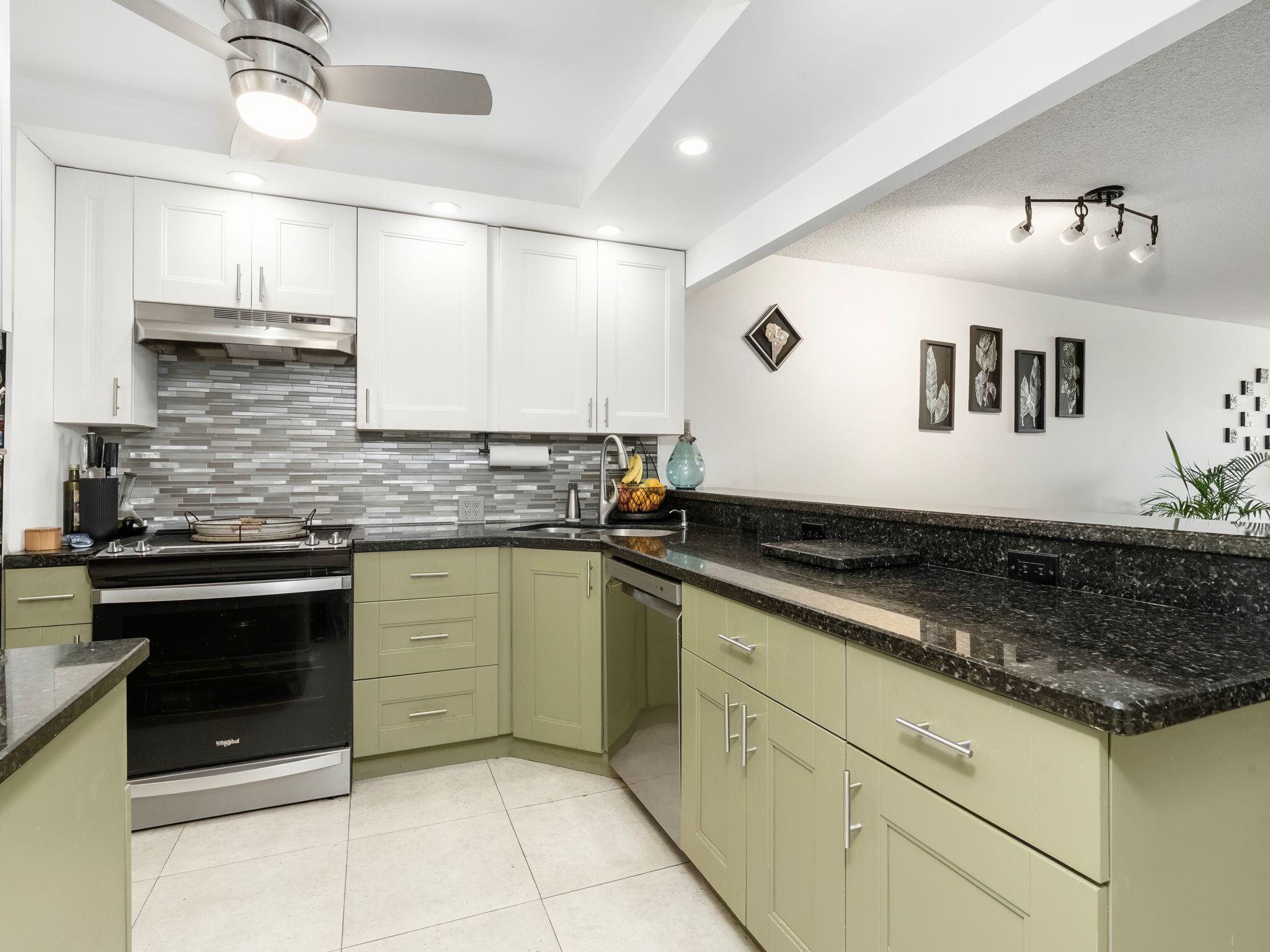 NO 41 PALM-AIRE COUNTRY CLUB - Residential