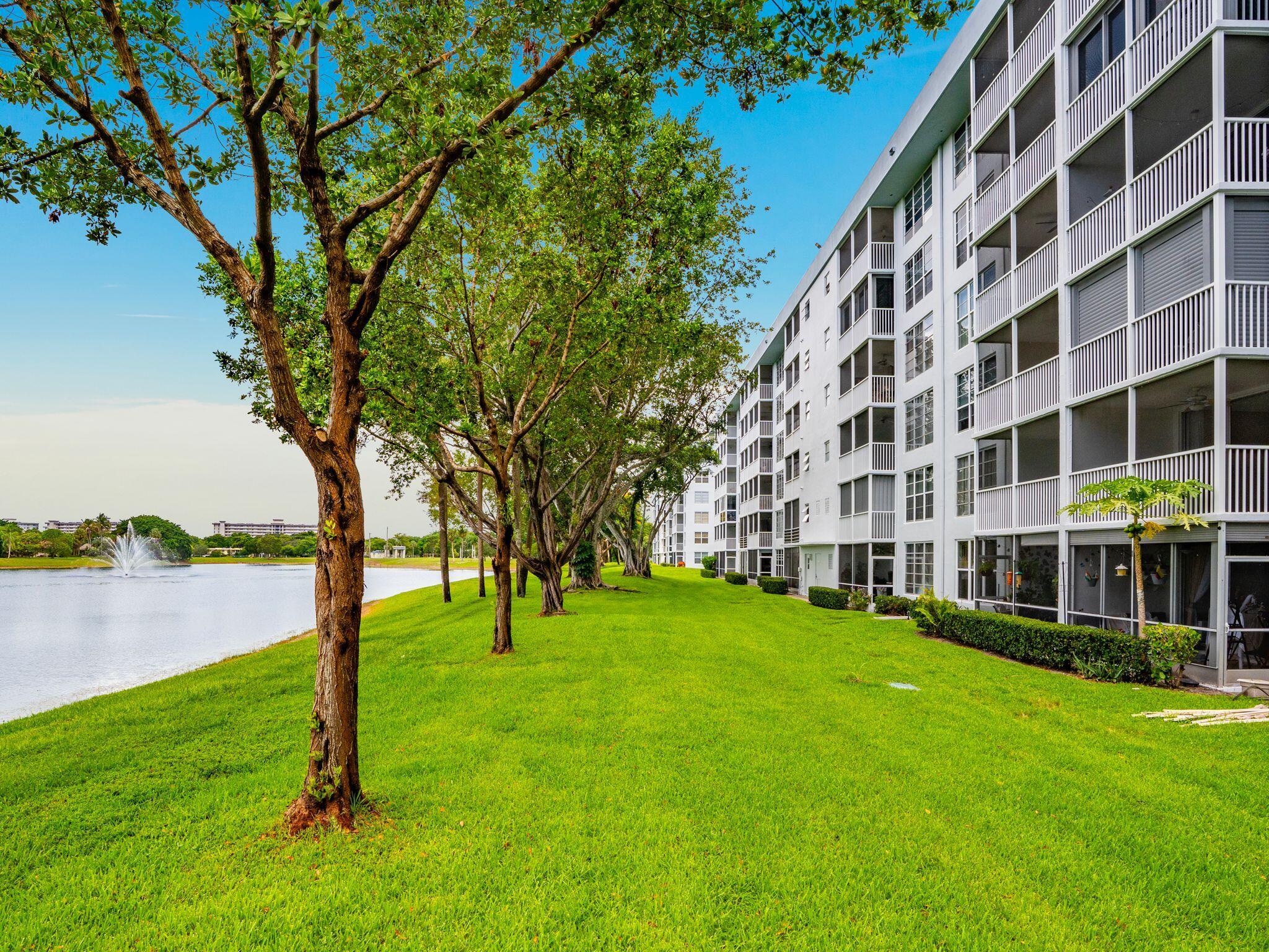 NO 41 PALM-AIRE COUNTRY CLUB - Residential