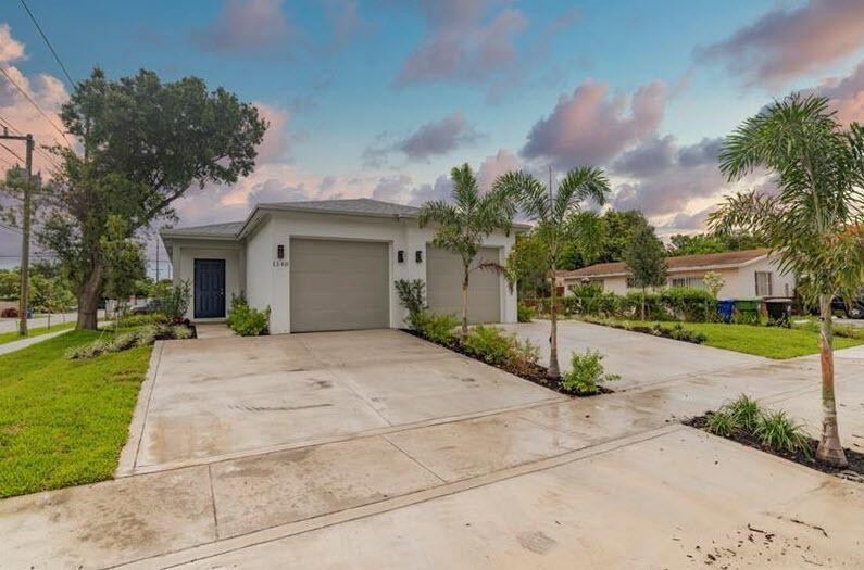 Energy Efficient townhome in an amazing location within Progresso Village. This 3 bed, 2 bath, 1 car garage, Newer construction townhome is also located 2 minutes from Downtown and 5 minutes from the beach and i95. Beautifully manicured yard, stunning tile flooring throughout, all wood kitchen with modern granite counter tops, tank-less water heater, all stainless steel Samsung matching appliances, hurricane impact doors and windows for amazing security and peace of mind and high efficiency AC that will keep cooling bills low. Plenty of Parking. Available starting September first.