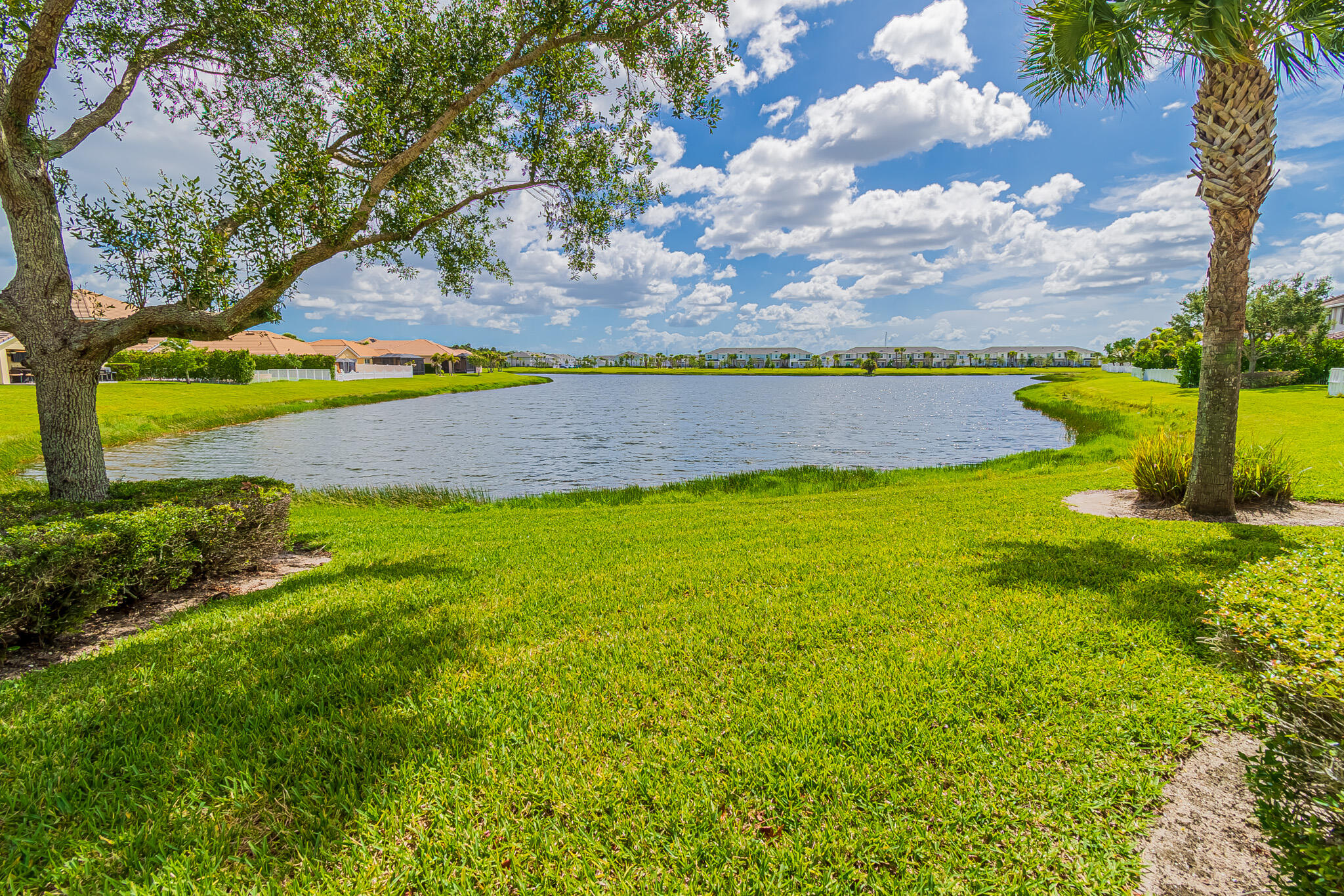 VICTORIA PARC ESTATES - Residential