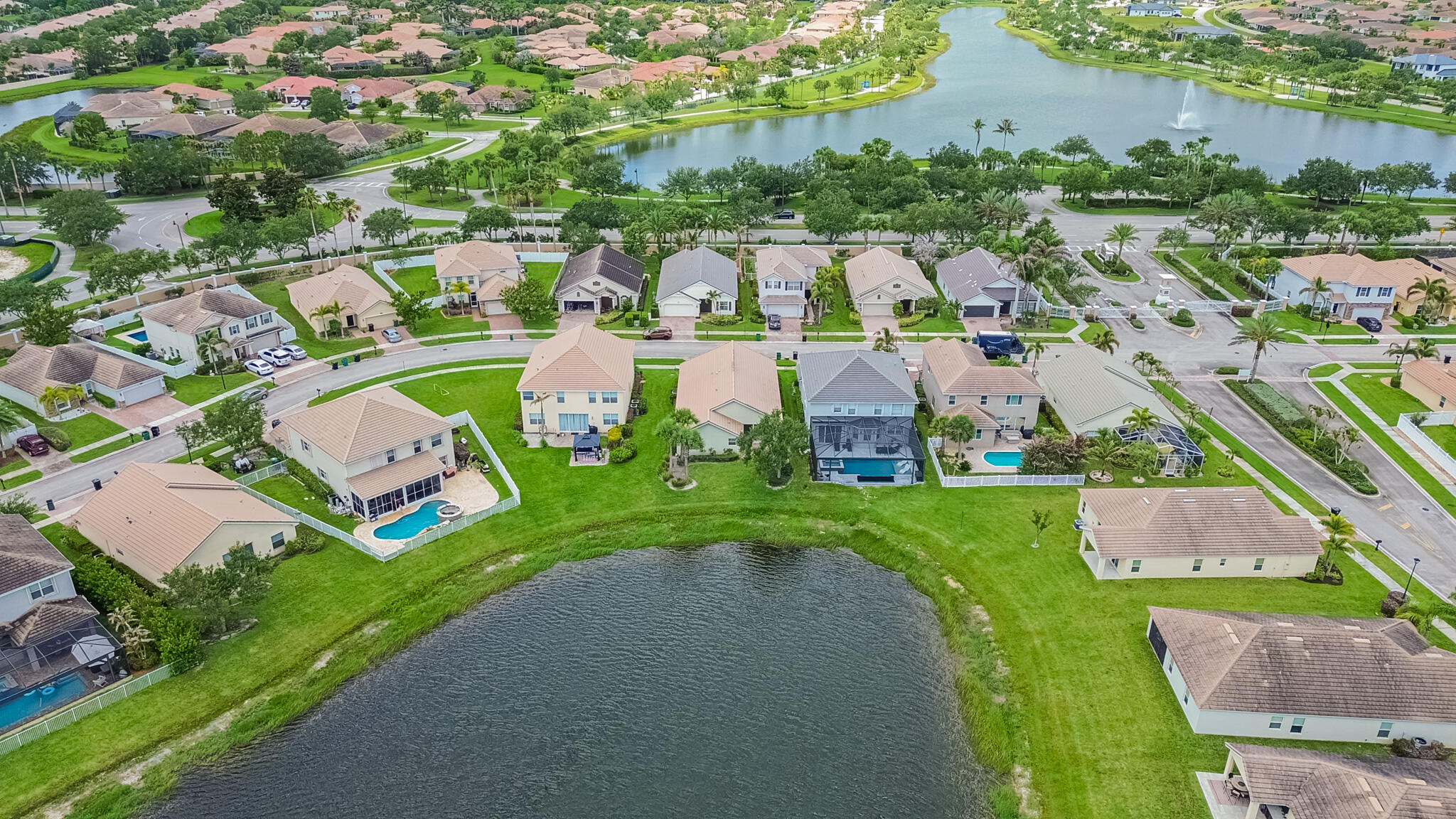 VICTORIA PARC ESTATES - Residential