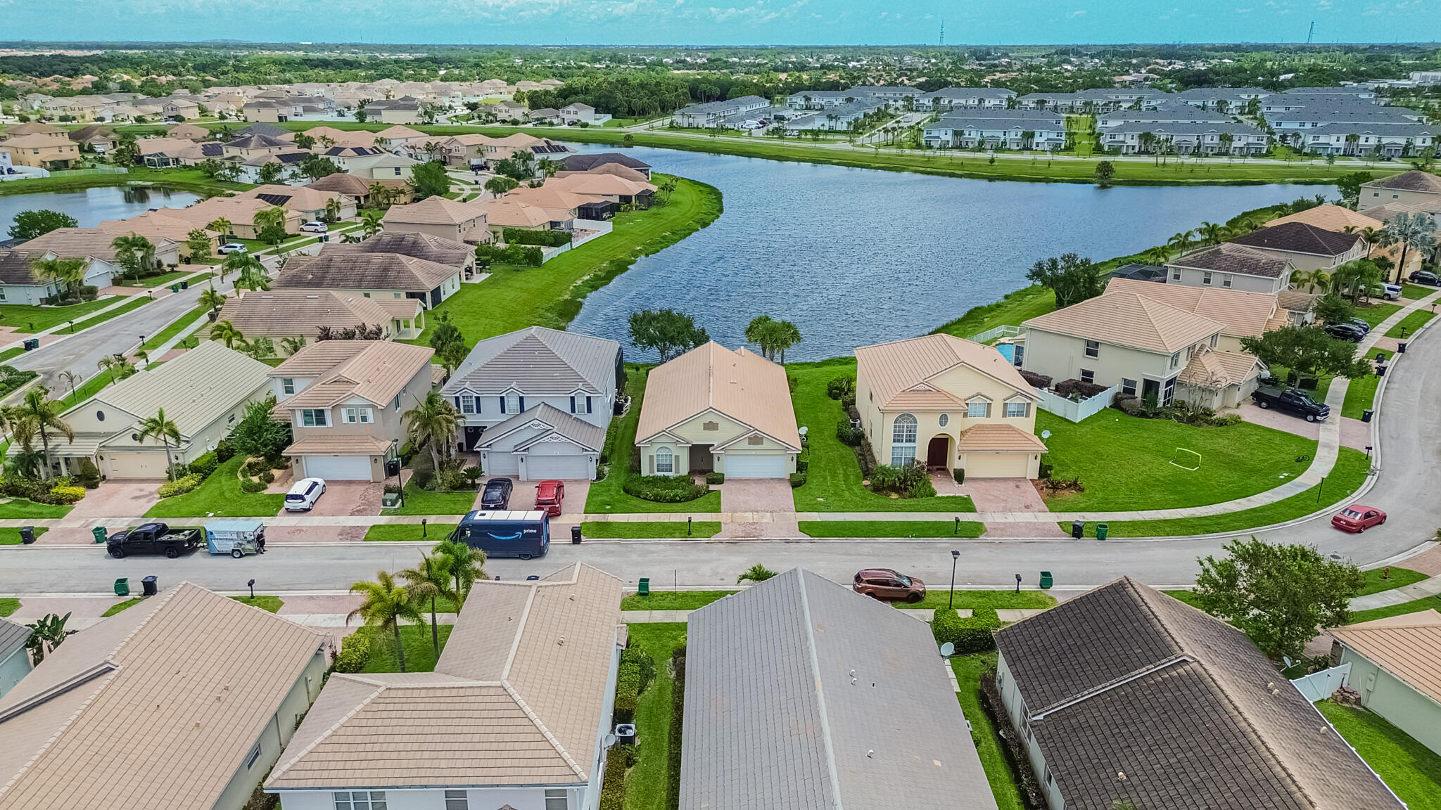 VICTORIA PARC ESTATES - Residential