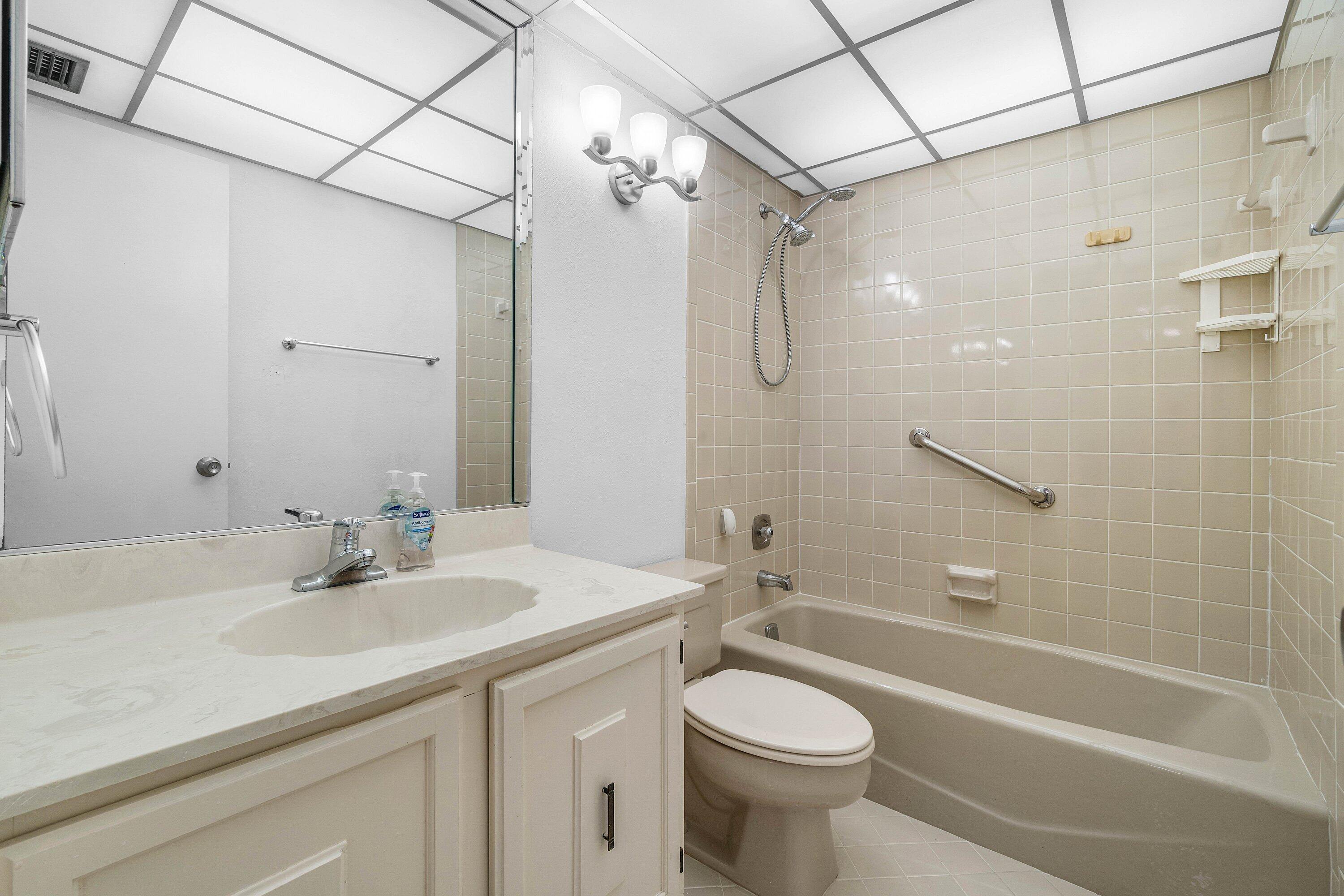 CONDOMINIUM 11 OF LIGHTHOUSE - Residential