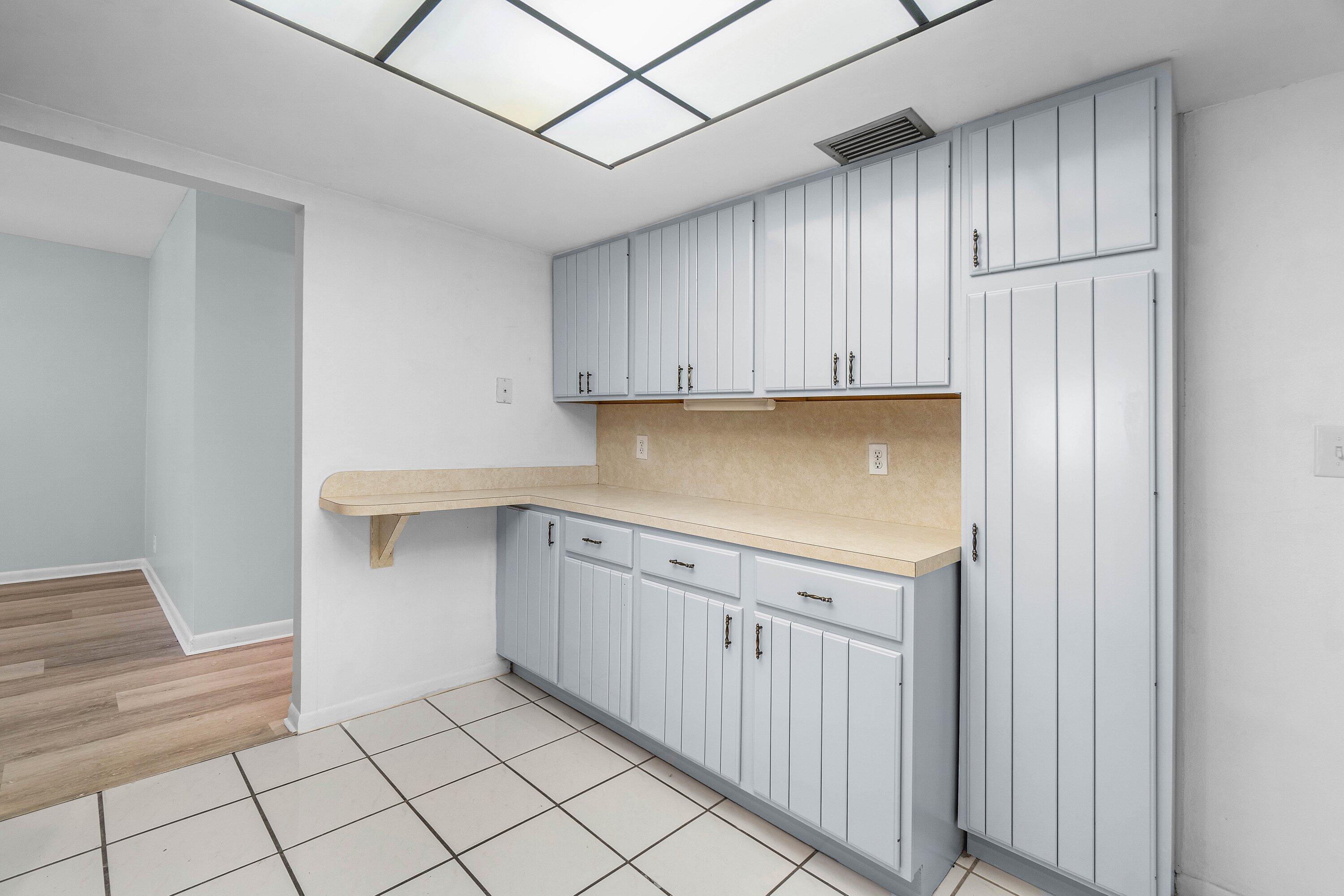 CONDOMINIUM 11 OF LIGHTHOUSE - Residential