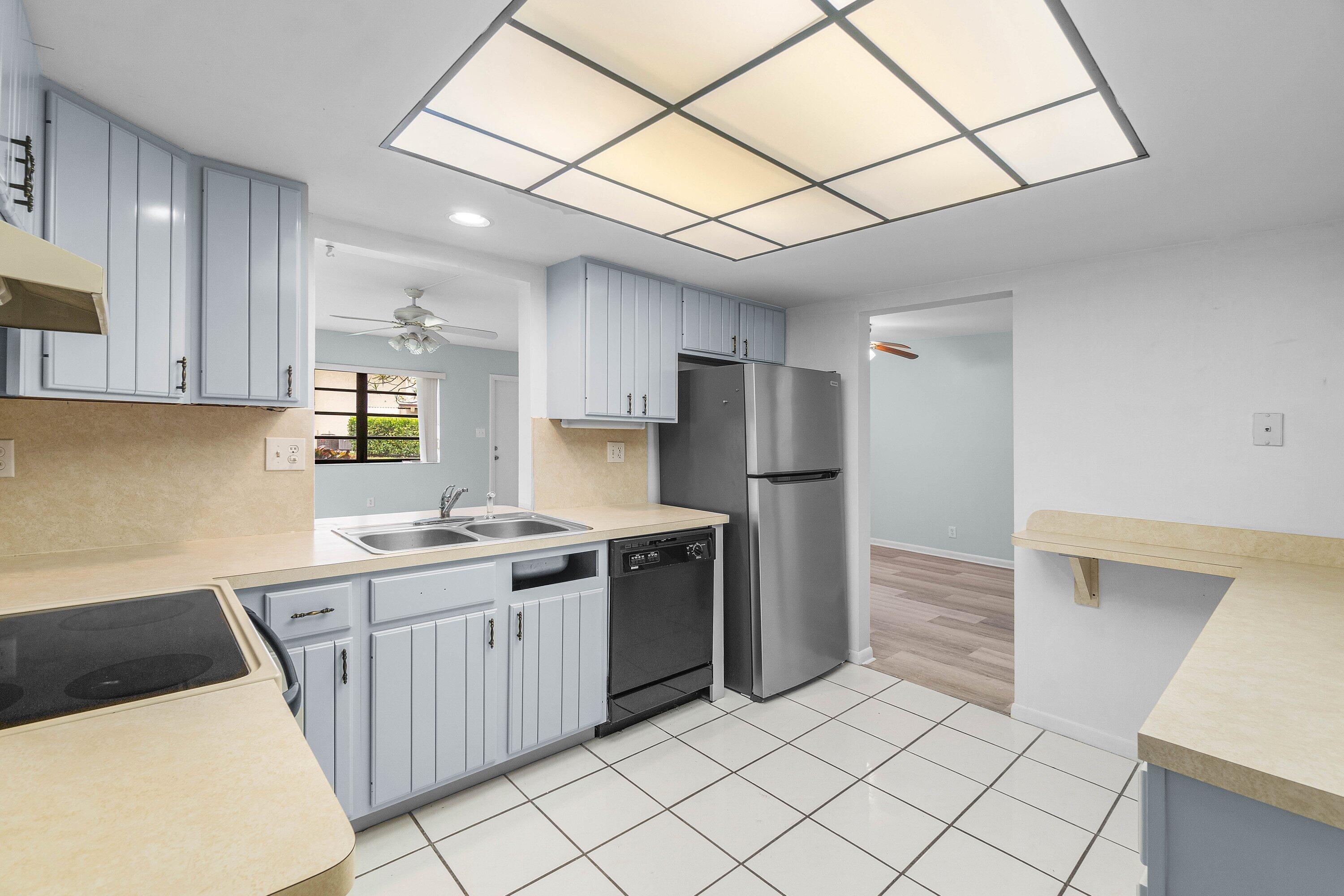 CONDOMINIUM 11 OF LIGHTHOUSE - Residential