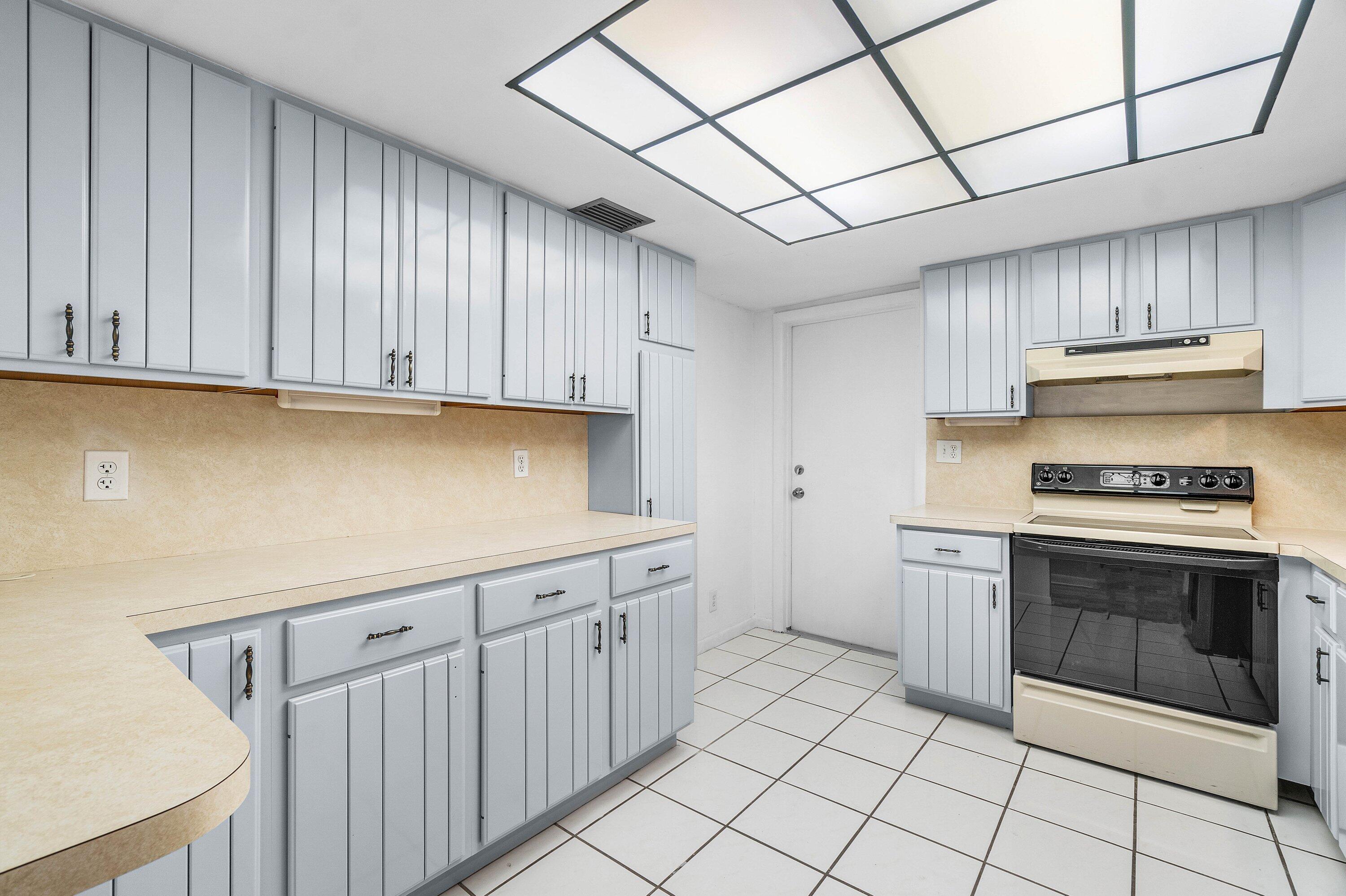 CONDOMINIUM 11 OF LIGHTHOUSE - Residential