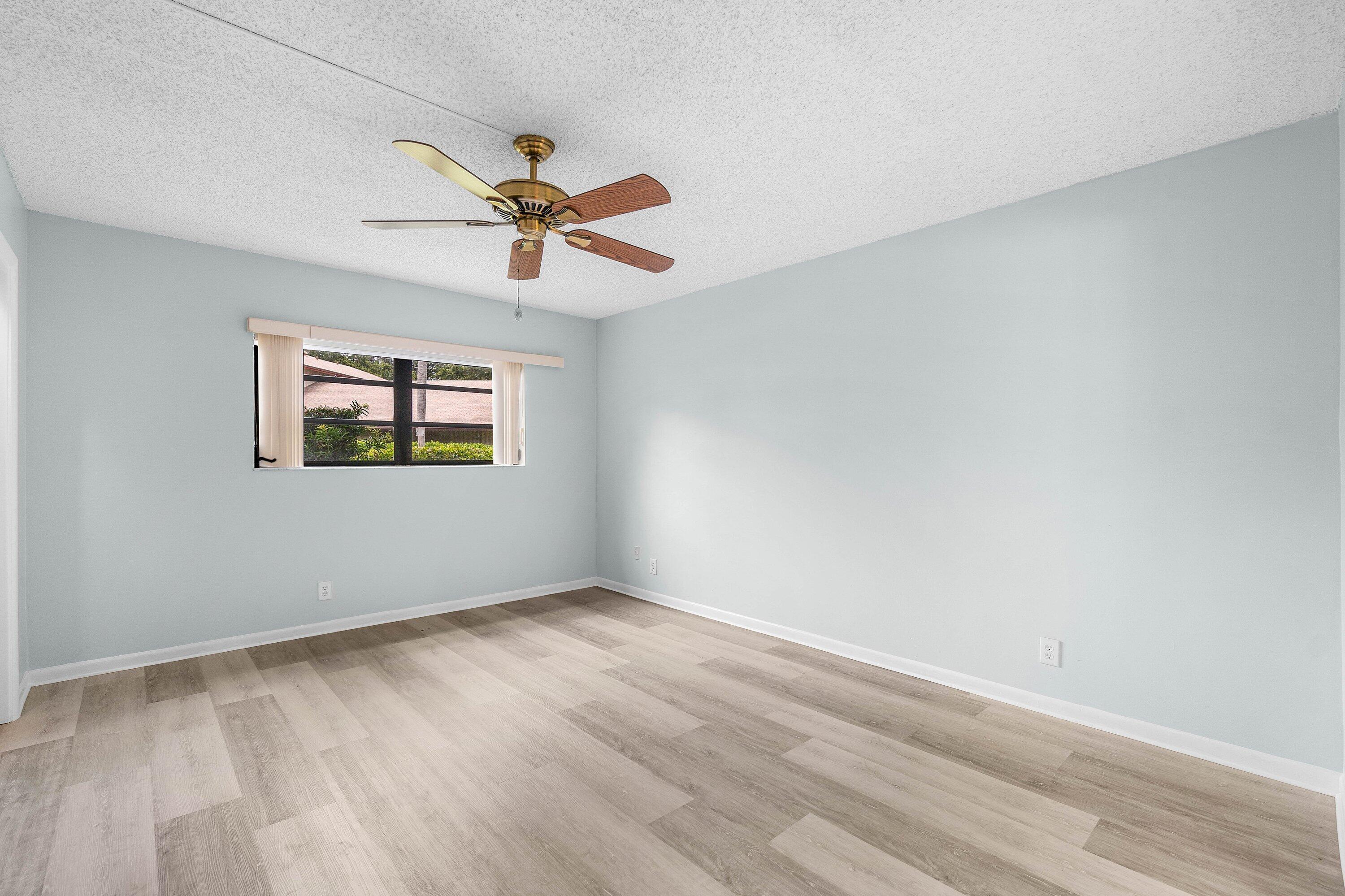 CONDOMINIUM 11 OF LIGHTHOUSE - Residential
