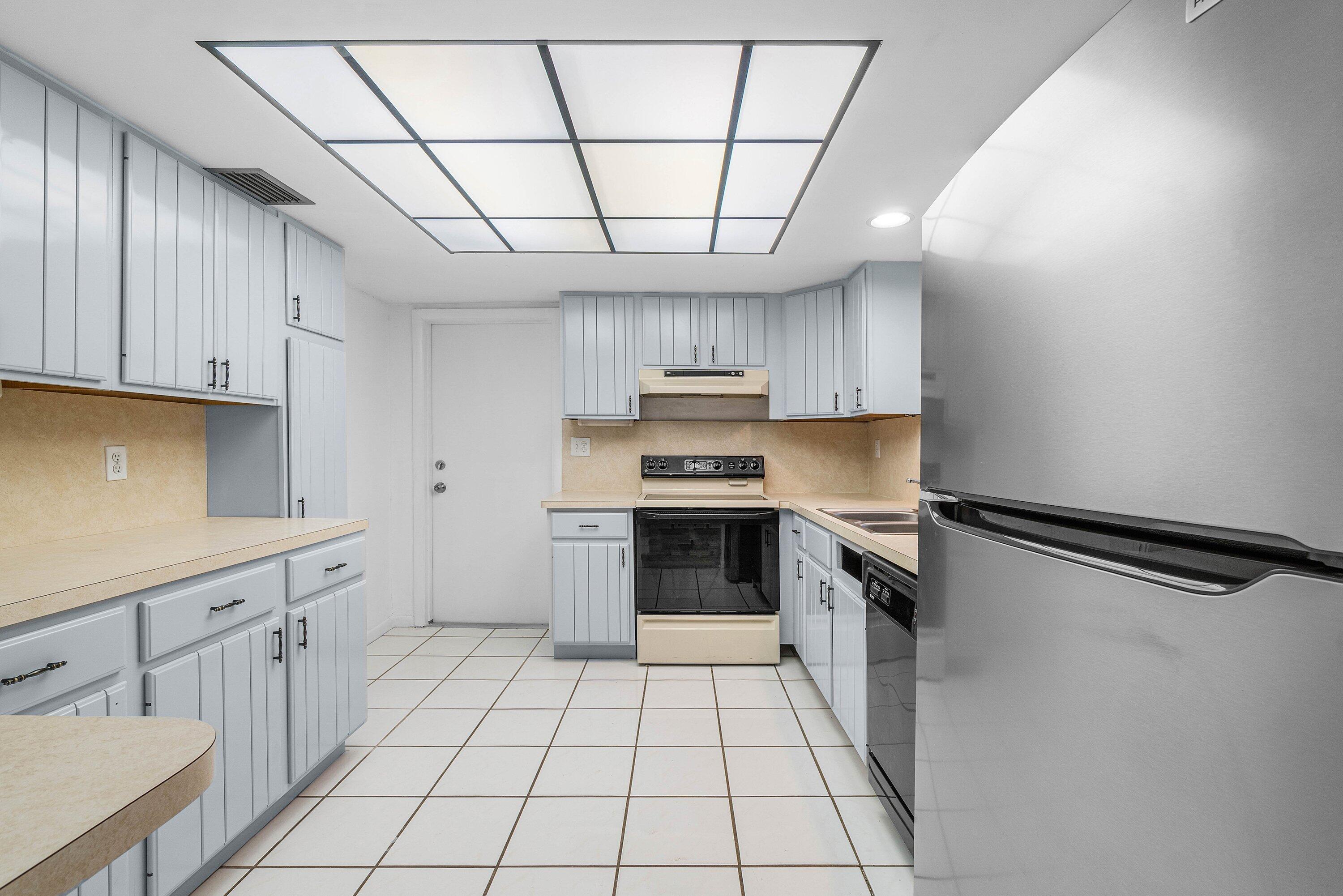 CONDOMINIUM 11 OF LIGHTHOUSE - Residential