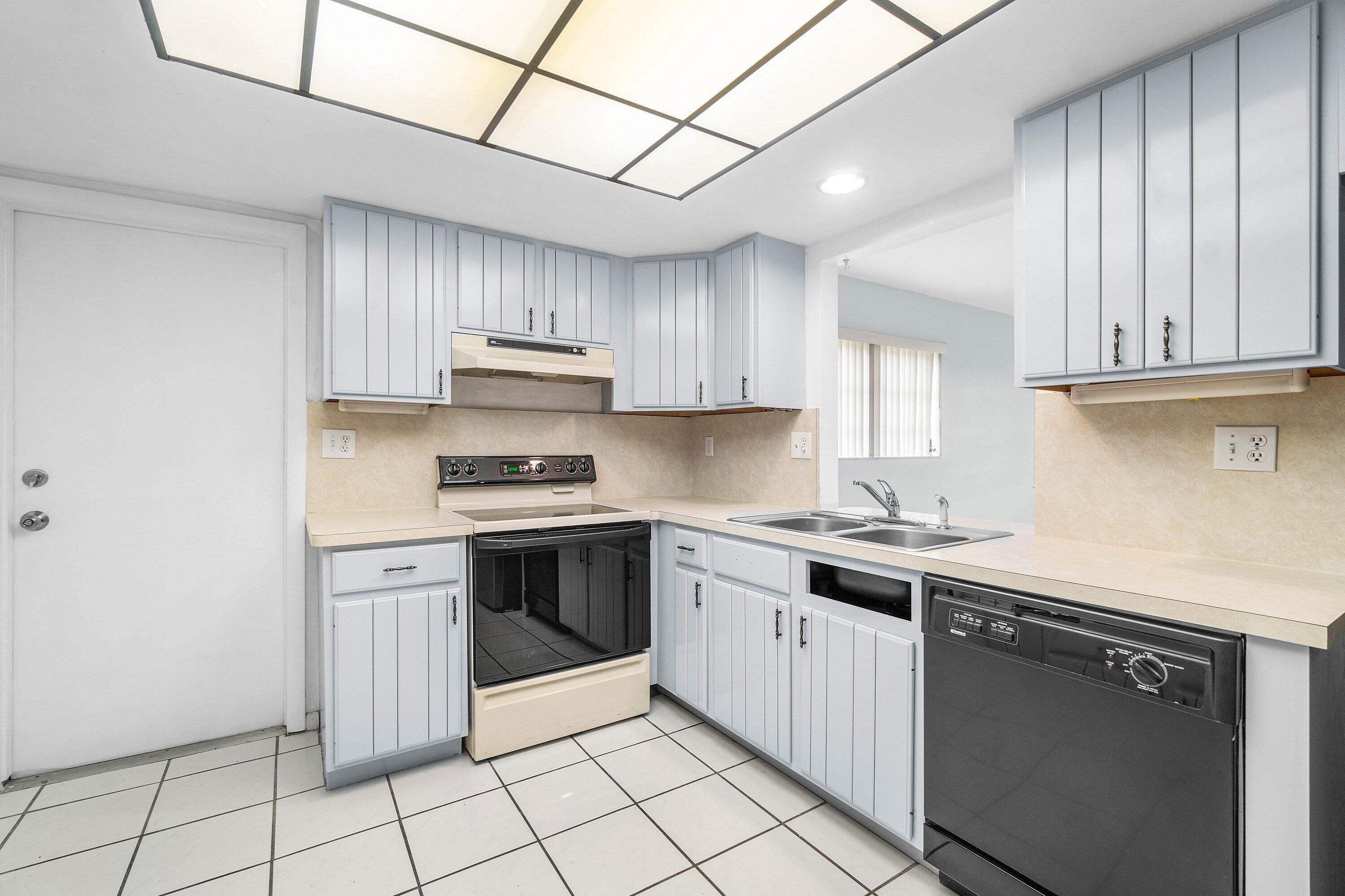 CONDOMINIUM 11 OF LIGHTHOUSE - Residential