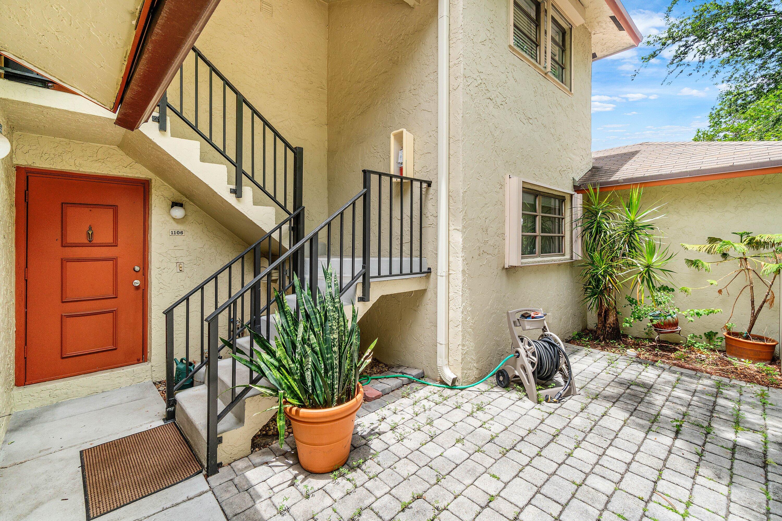 CONDOMINIUM 11 OF LIGHTHOUSE - Residential