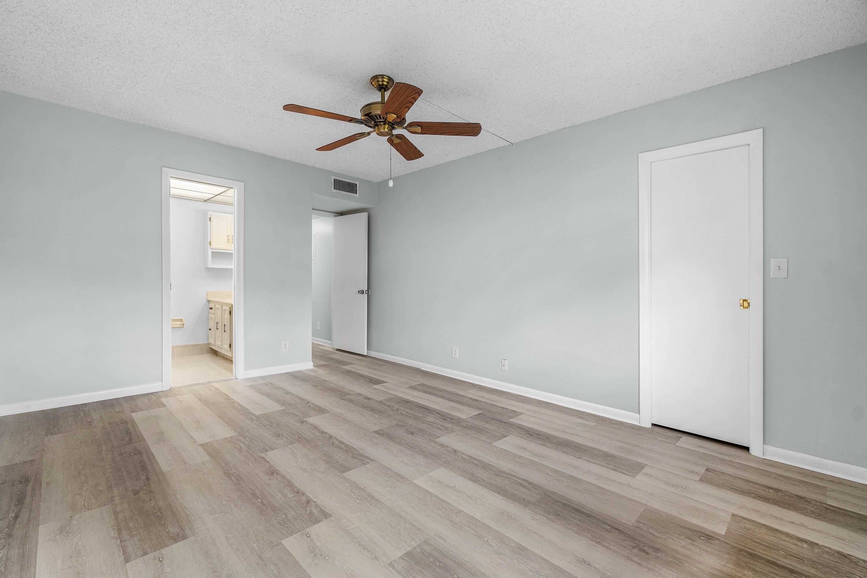 CONDOMINIUM 11 OF LIGHTHOUSE - Residential