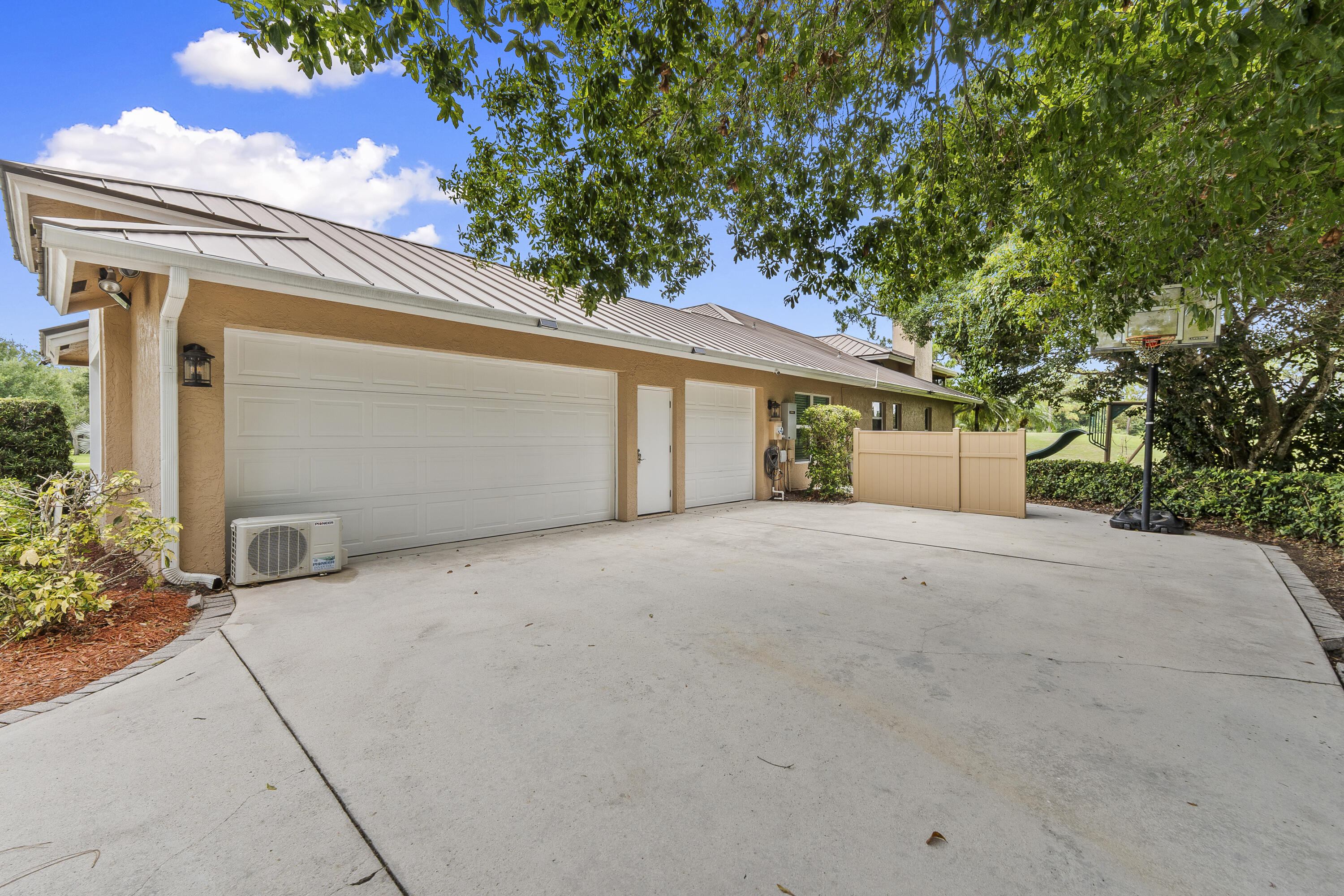 RESERVE CREEK - Residential