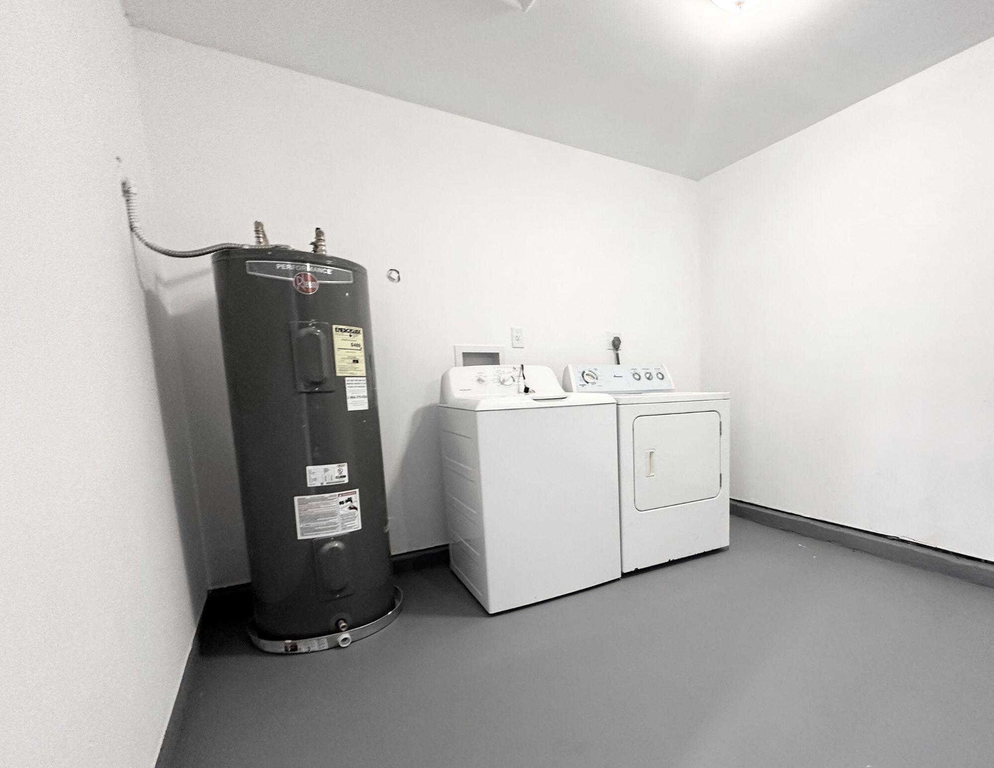 COUNTERPOINT ESTATES 11 - Residential Lease