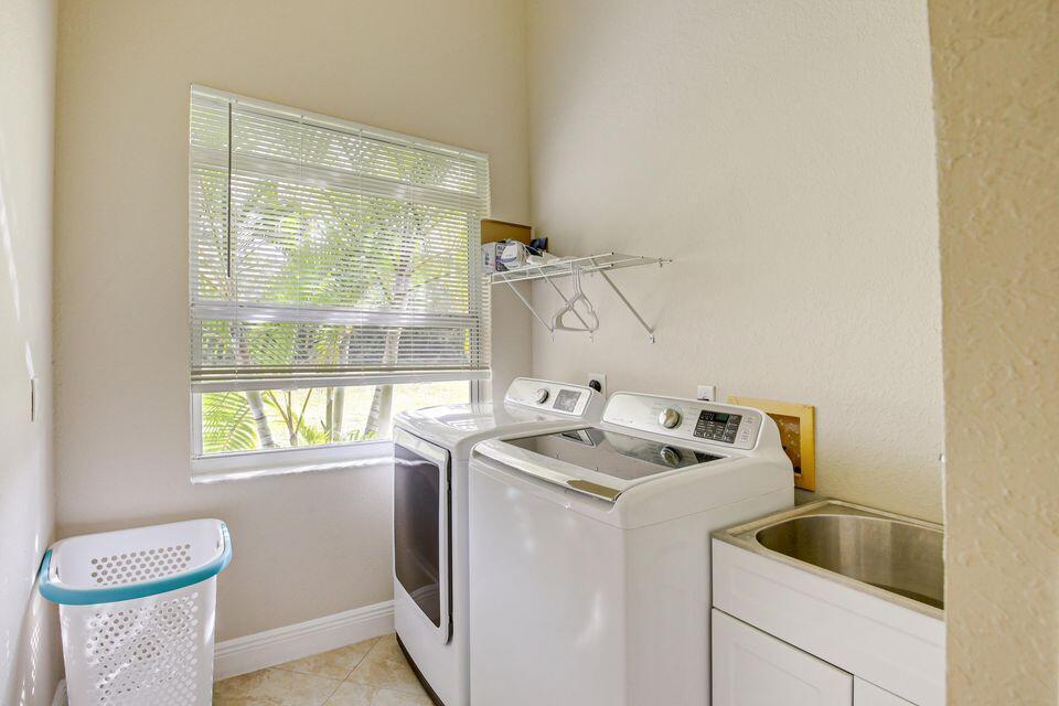LOXAHATCHEE GROVES - Residential Lease