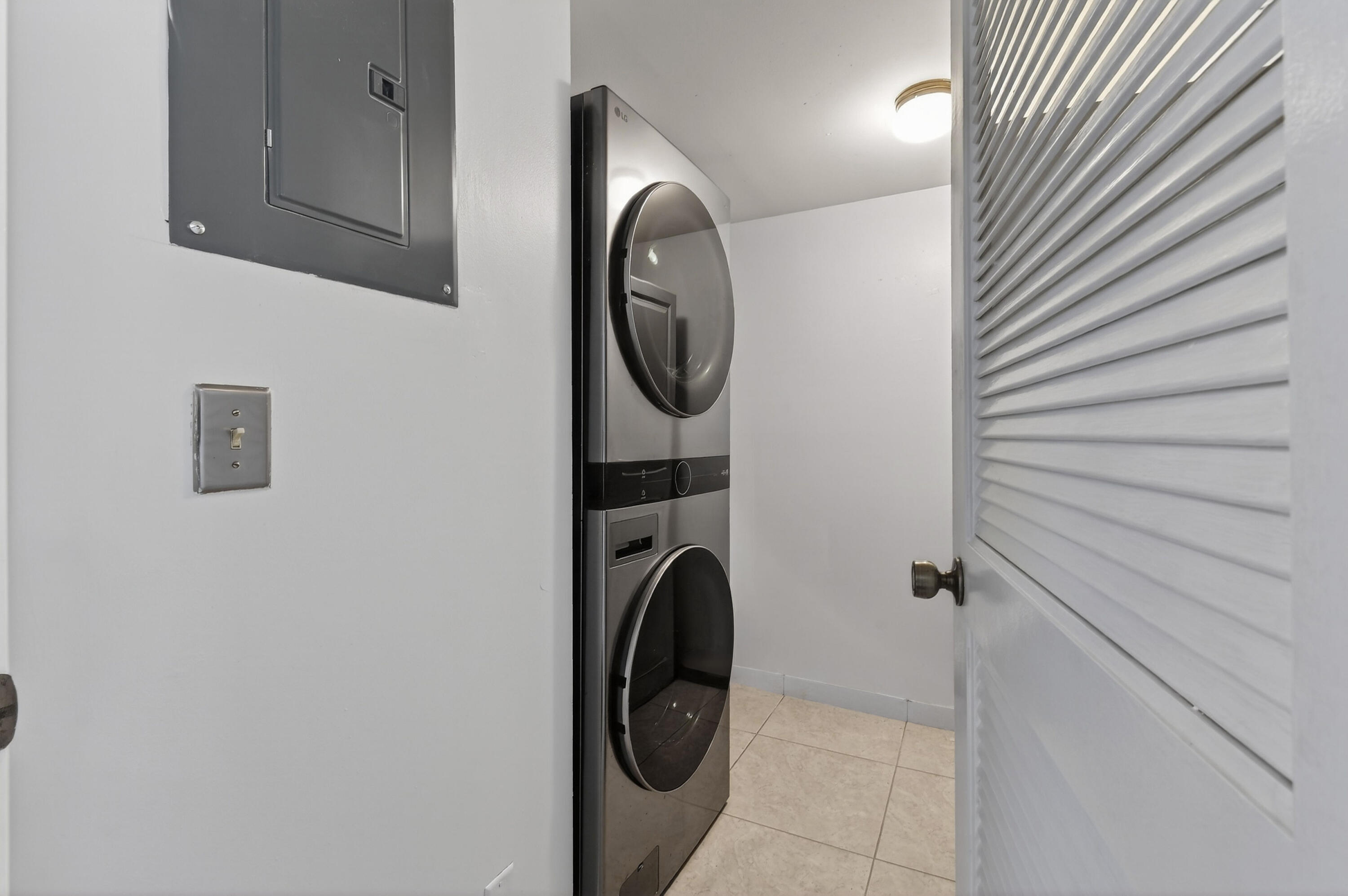 PALM CLUB WEST VILLAGE 1 CONDO - Residential