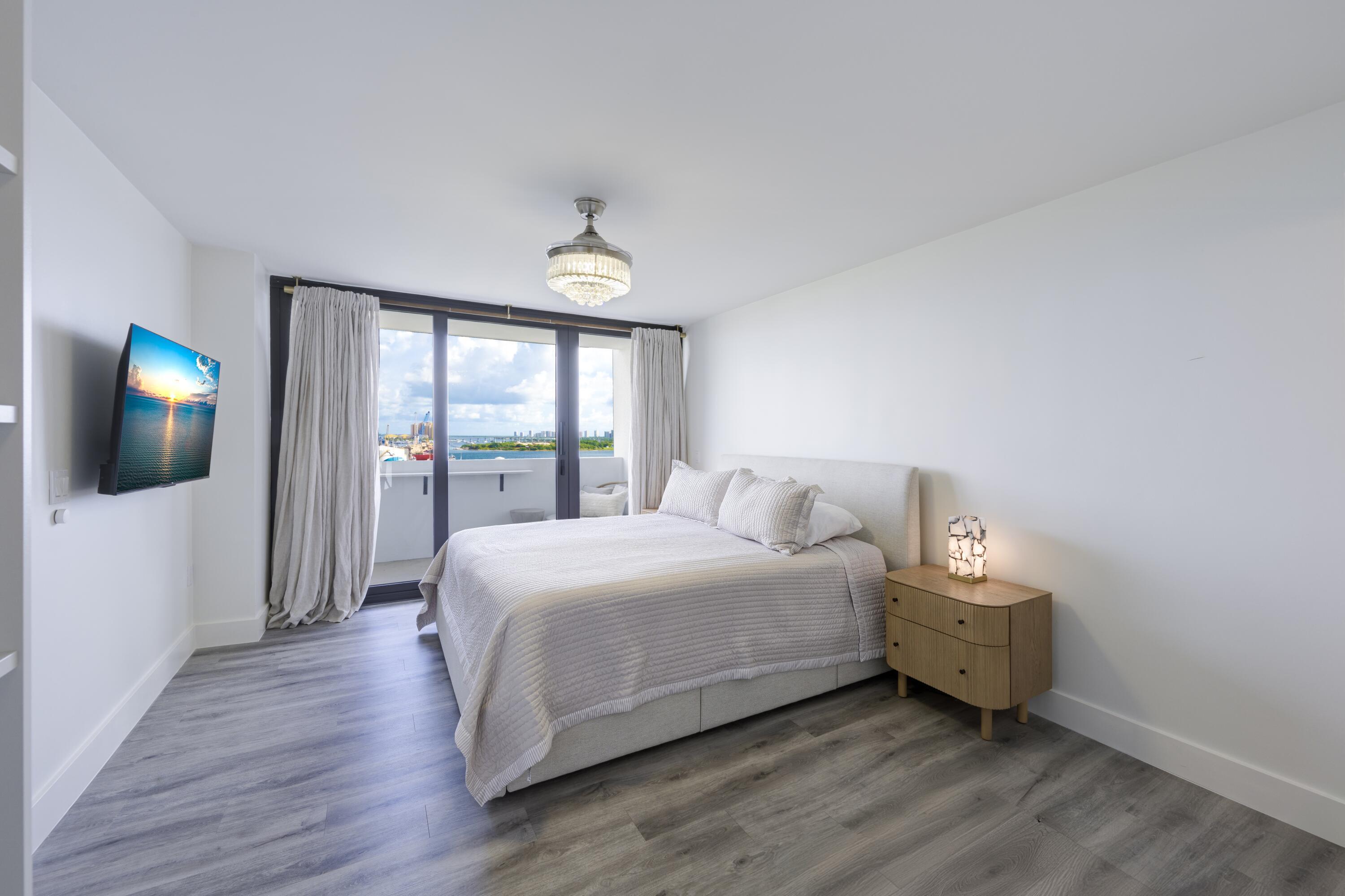 PALM BEACH HOUSE CONDO - Residential