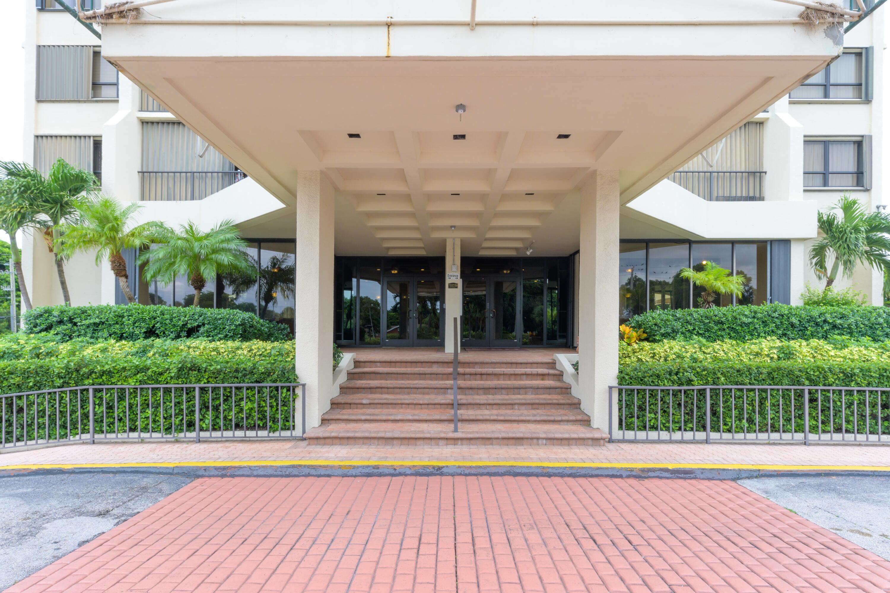 PALM BEACH HOUSE CONDO - Residential